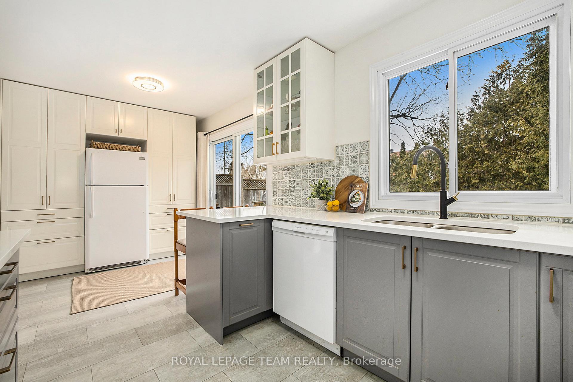 Photo 15 of 11 Foxfield Drive, Ottawa, Barrhaven - Knollsbrook — HOMEH