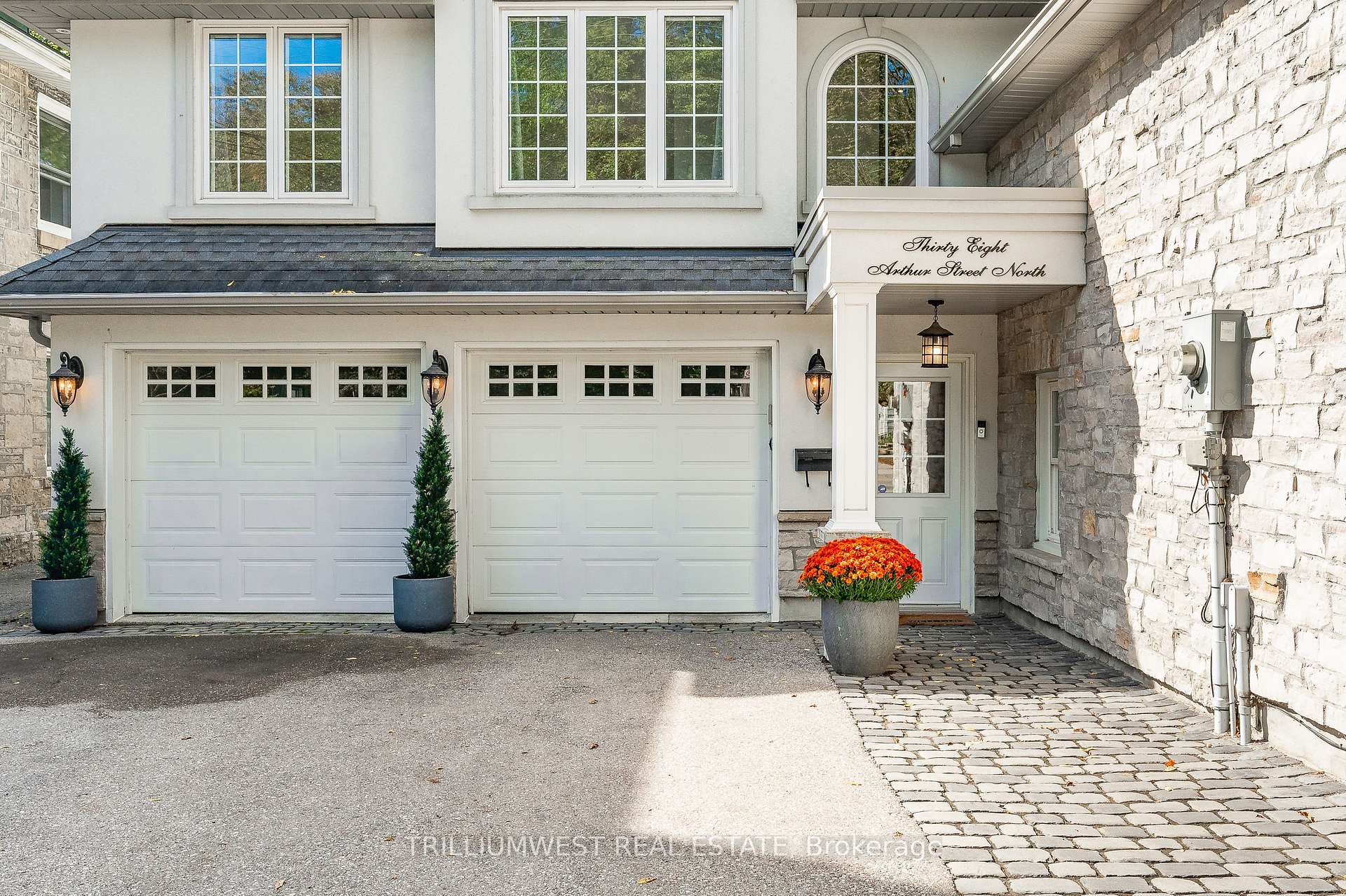 Photo 3 of 38 Arthur Street N, Guelph, St. George's — HOMEH