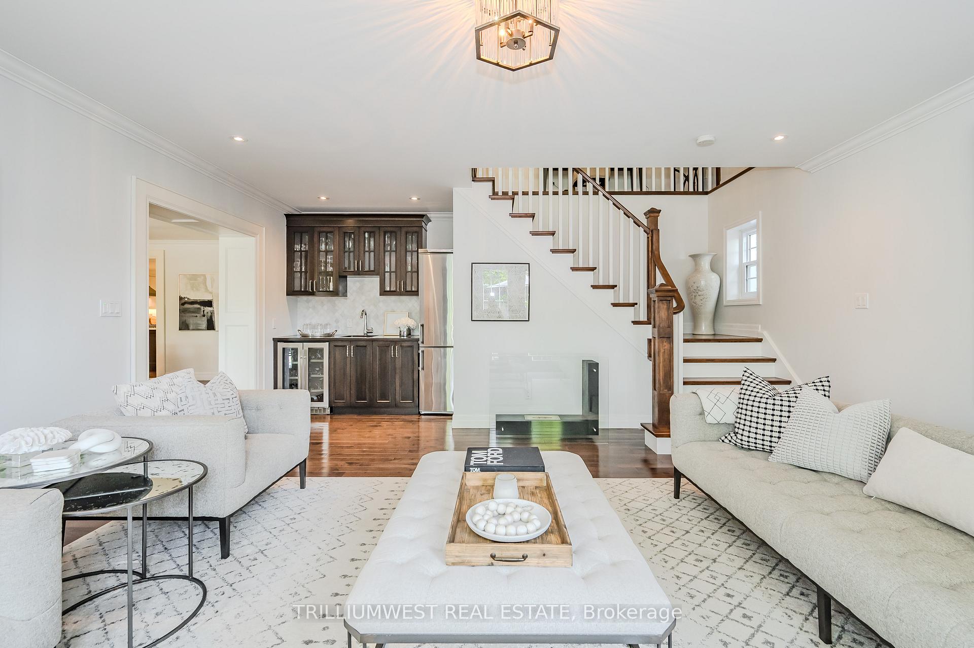 Photo 5 of 38 Arthur Street N, Guelph, St. George's — HOMEH