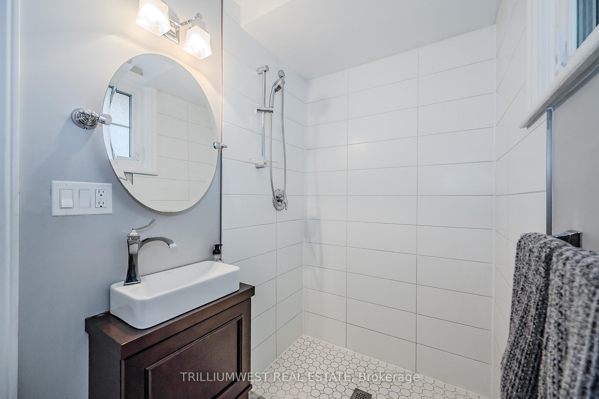 Photo 16 of 38 Arthur Street N, Guelph, St. George's — HOMEH