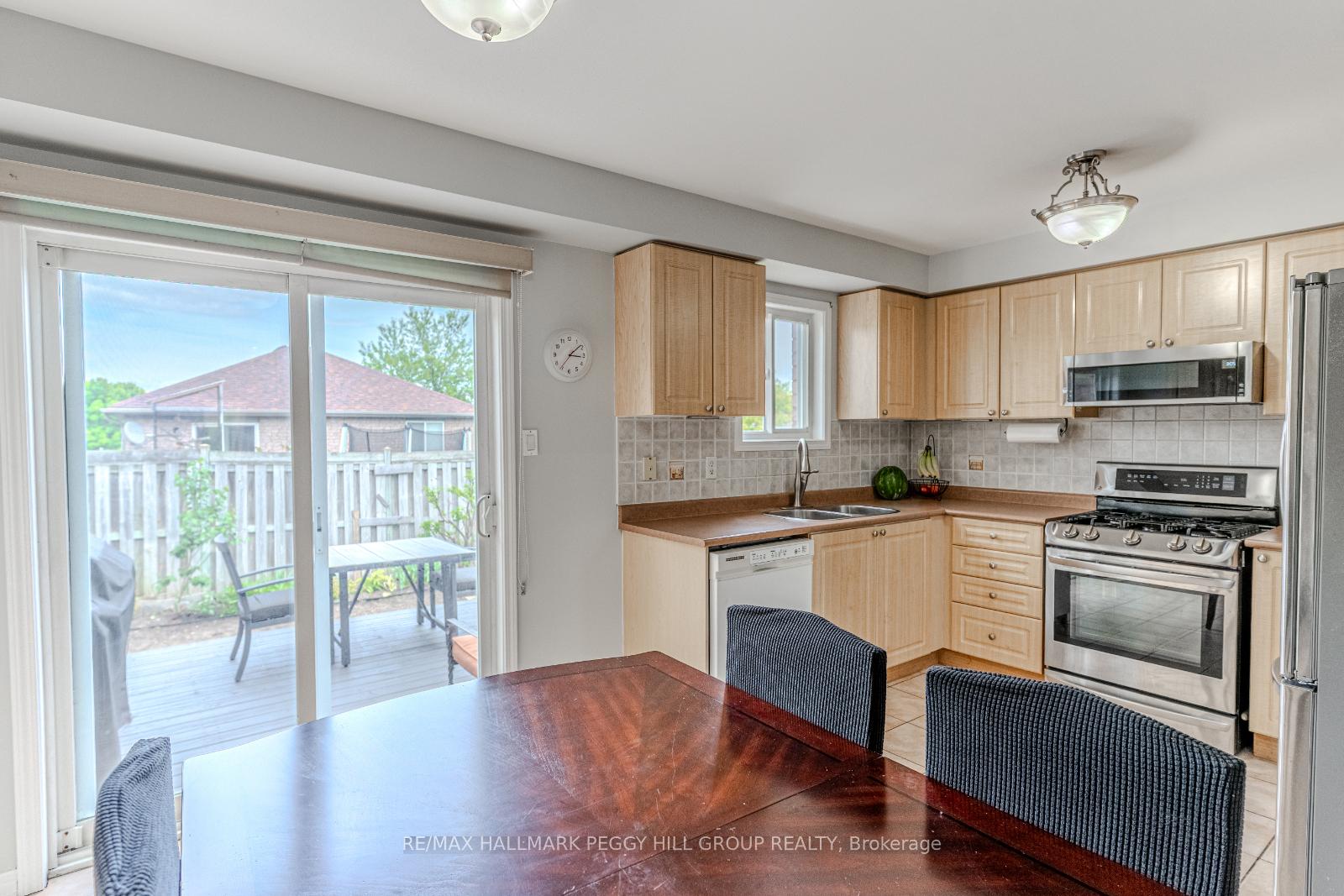 Photo 5 of 19 Coleman Drive, Barrie, Edgehill Drive — HOMEH