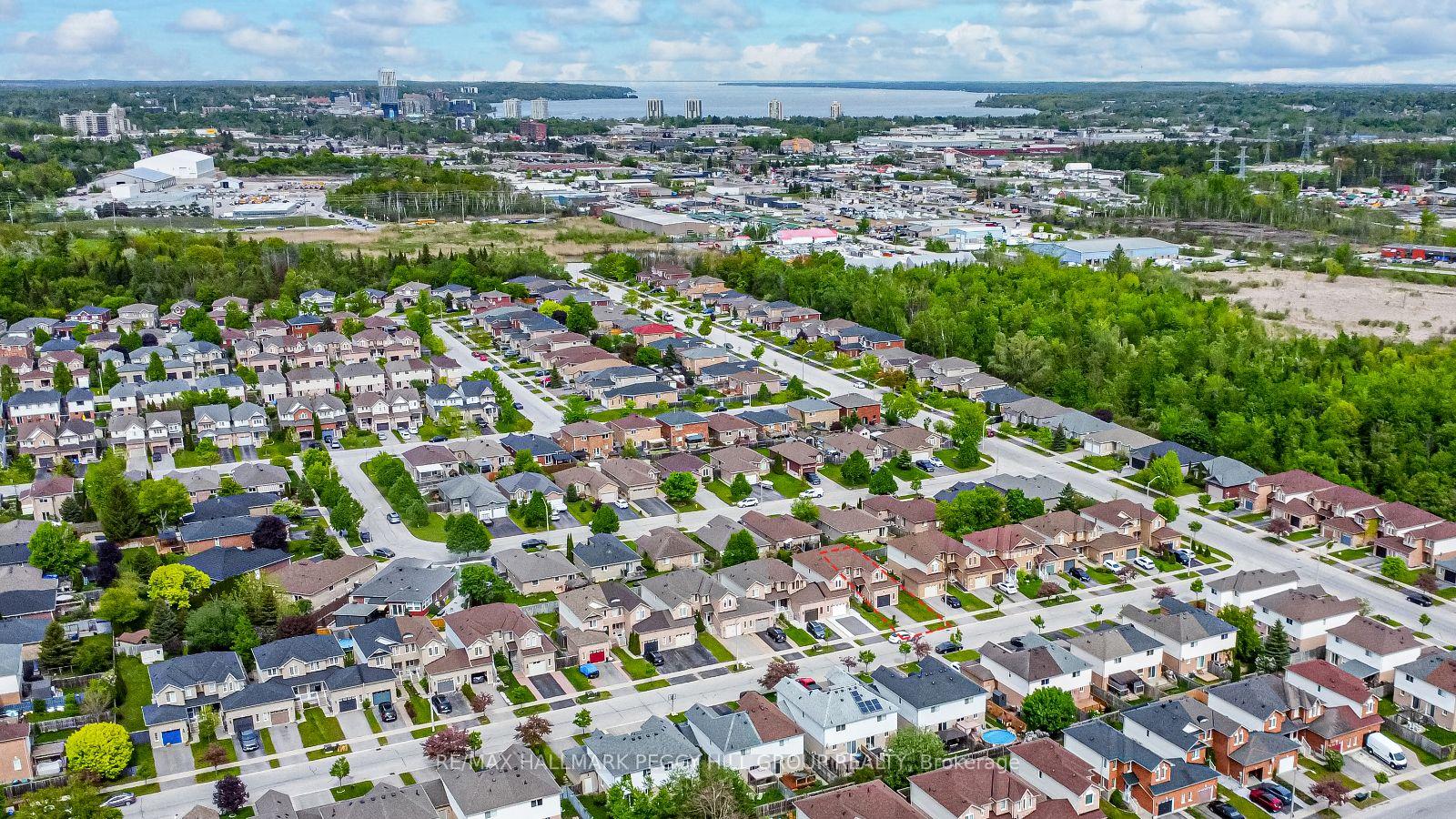 Photo 17 of 19 Coleman Drive, Barrie, Edgehill Drive — HOMEH