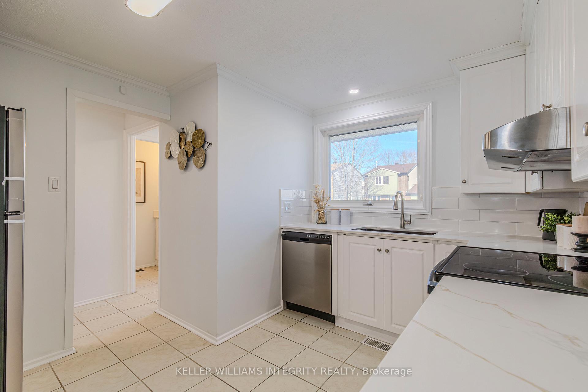 Photo 7 of 29 Whelan Drive, Ottawa, Barrhaven - Pheasant Run — HOMEH