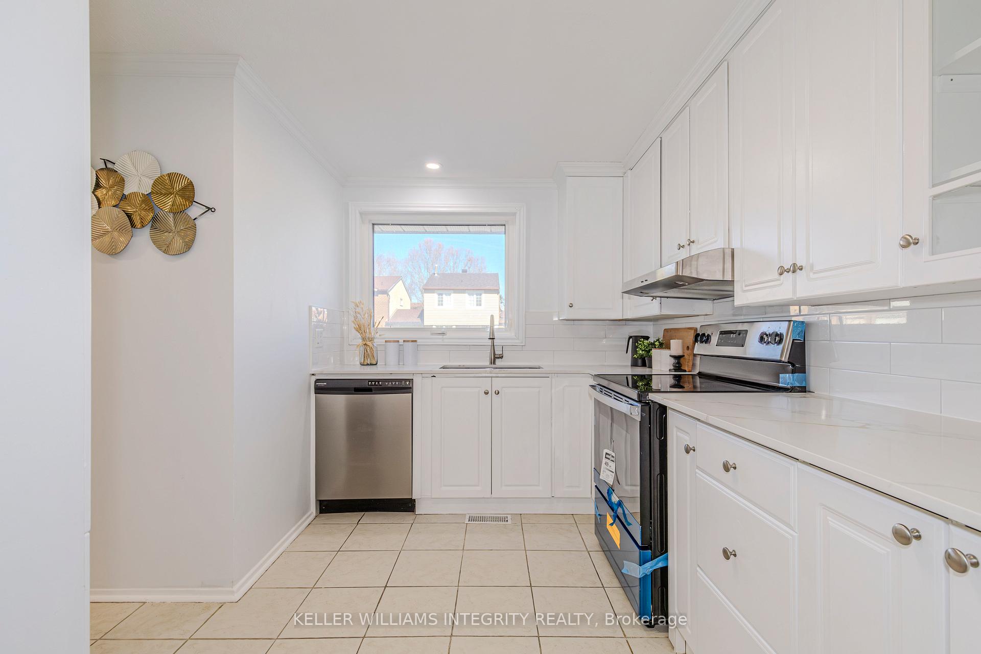 Photo 8 of 29 Whelan Drive, Ottawa, Barrhaven - Pheasant Run — HOMEH