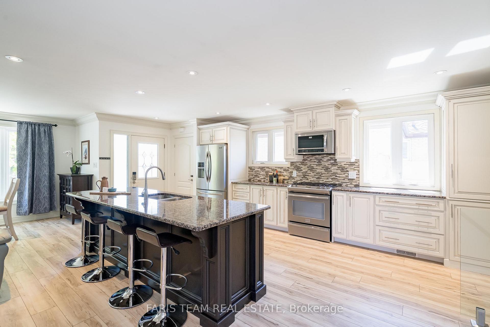 Photo 6 of 47 Springhome Road, Barrie, Allandale Heights — HOMEH