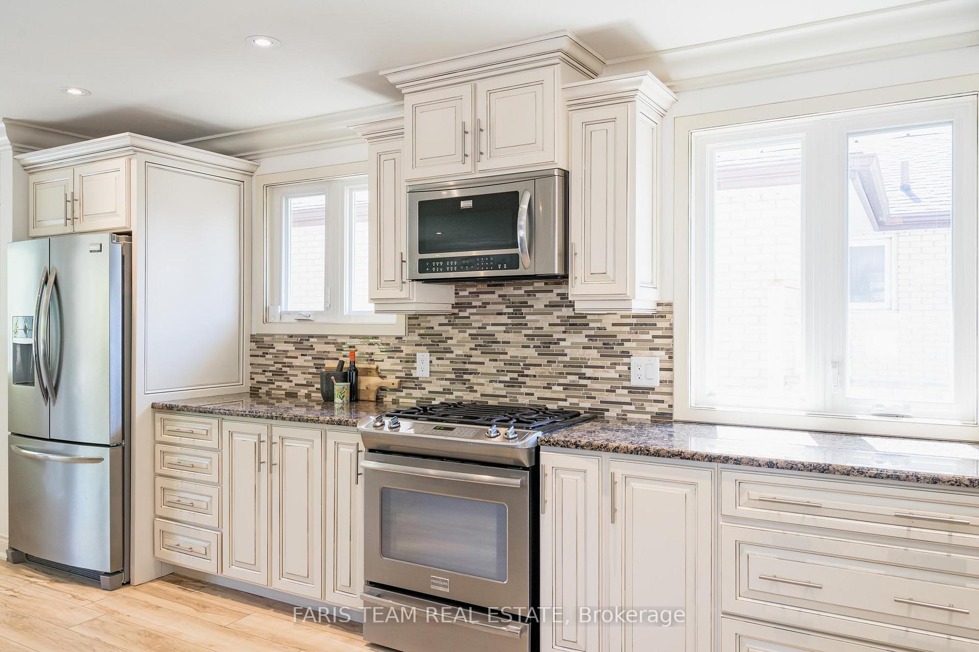 Photo 7 of 47 Springhome Road, Barrie, Allandale Heights — HOMEH