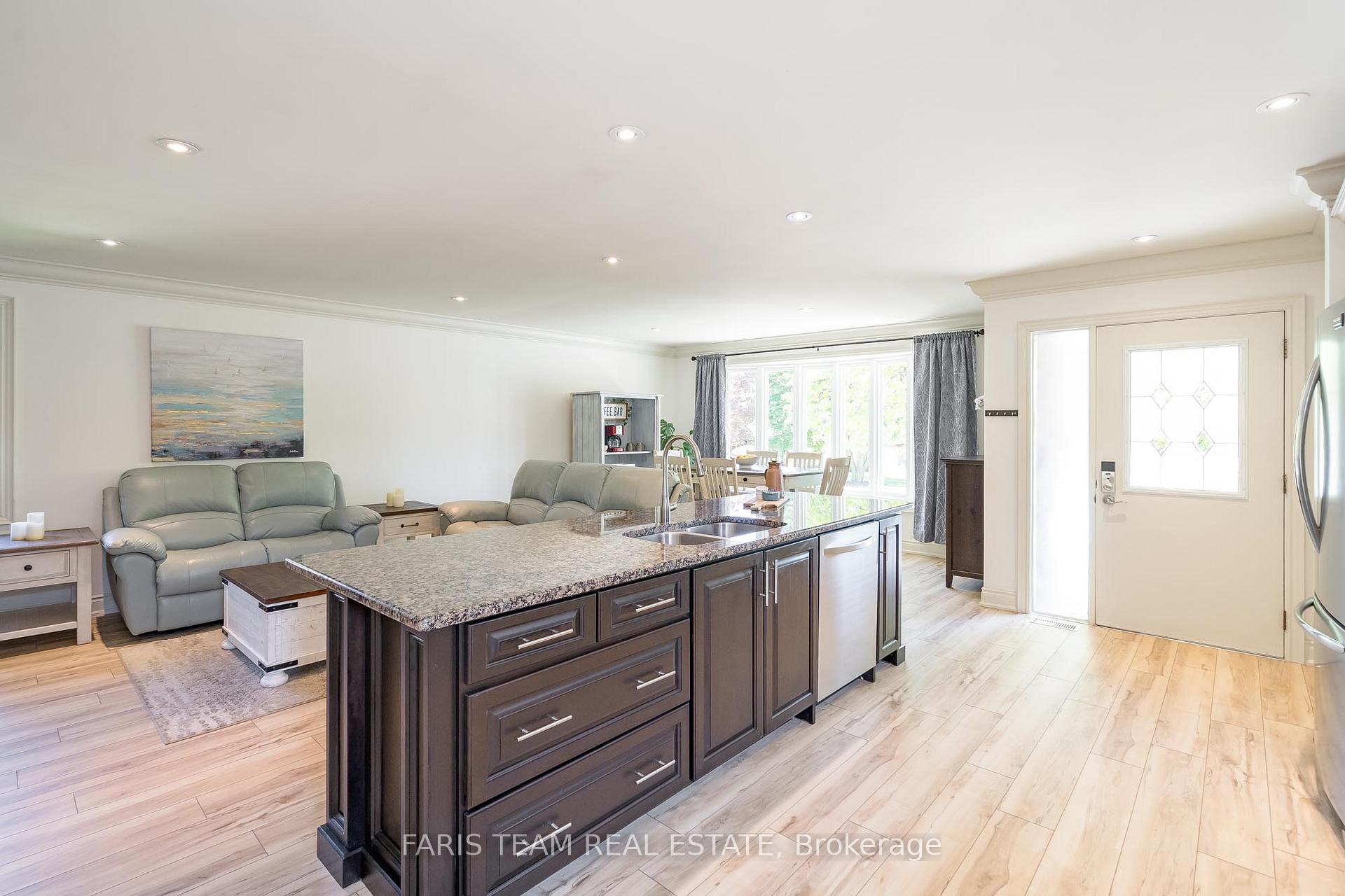Photo 8 of 47 Springhome Road, Barrie, Allandale Heights — HOMEH