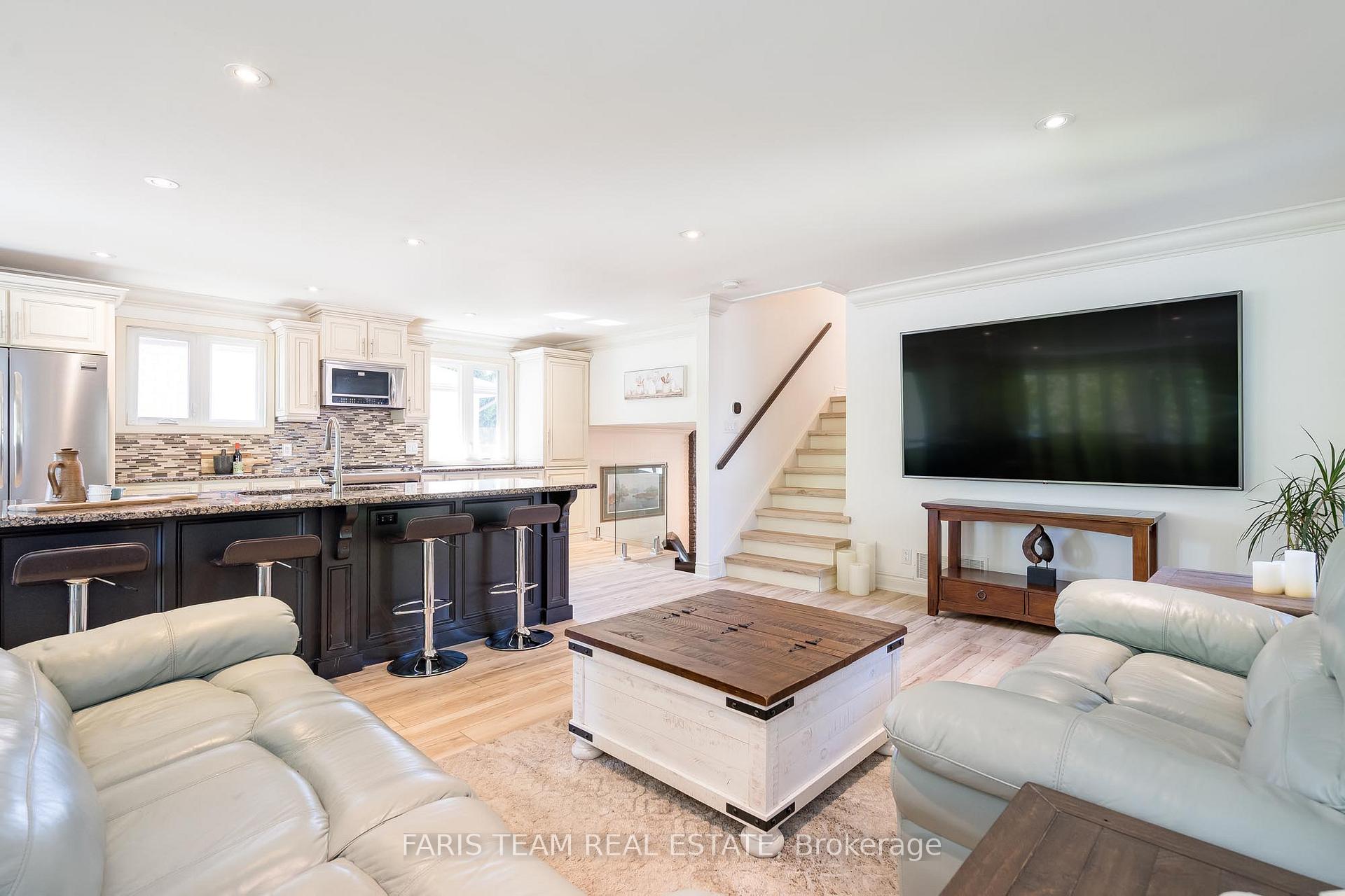 Photo 11 of 47 Springhome Road, Barrie, Allandale Heights — HOMEH