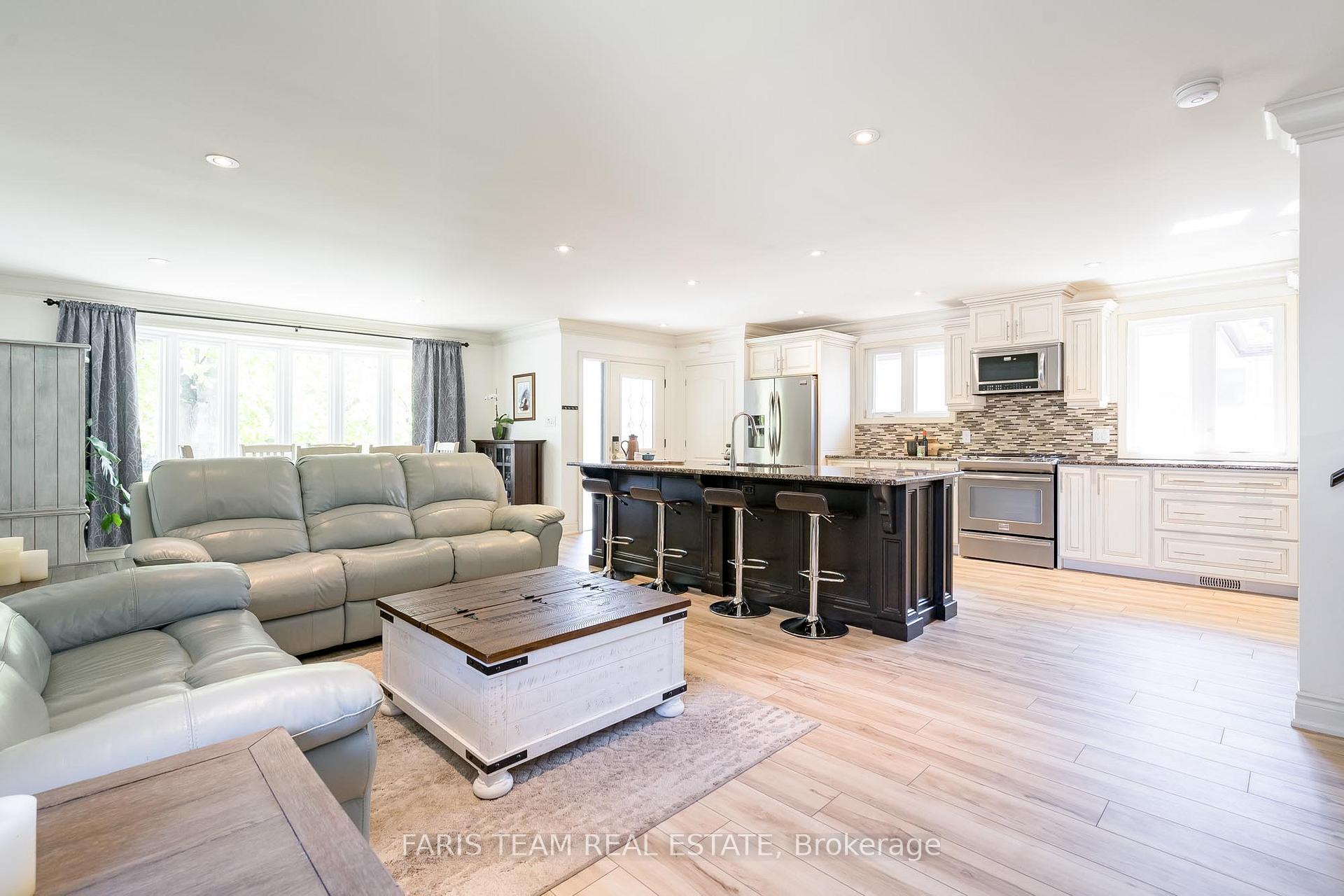 Photo 12 of 47 Springhome Road, Barrie, Allandale Heights — HOMEH