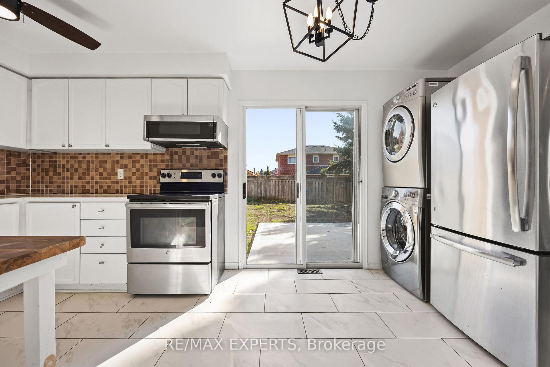 Photo 4 of 67 Burke Main Drive, Barrie, West Bayfield — HOMEH