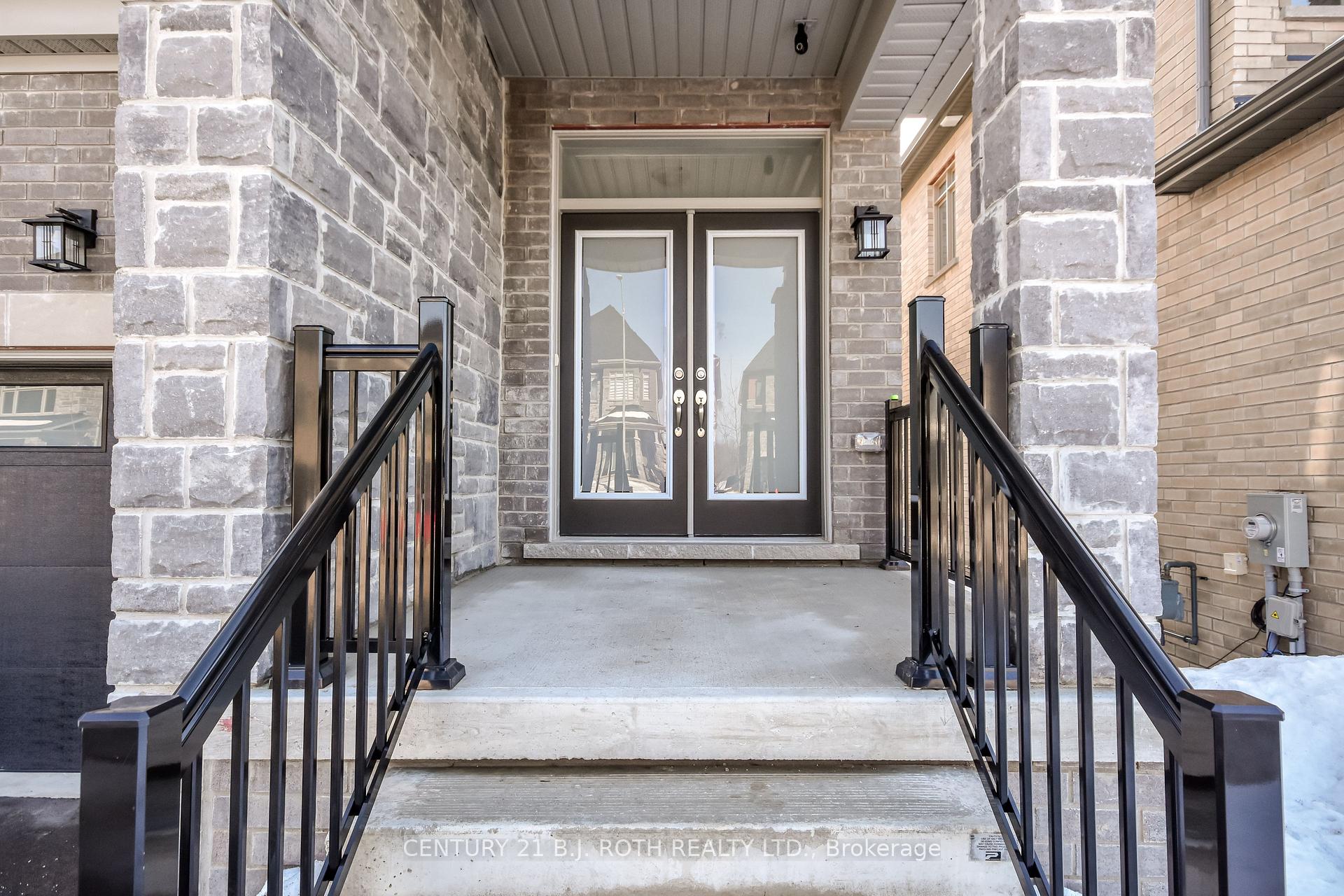 Photo 2 of 130 Franklin Trail, Barrie, Holly — HOMEH
