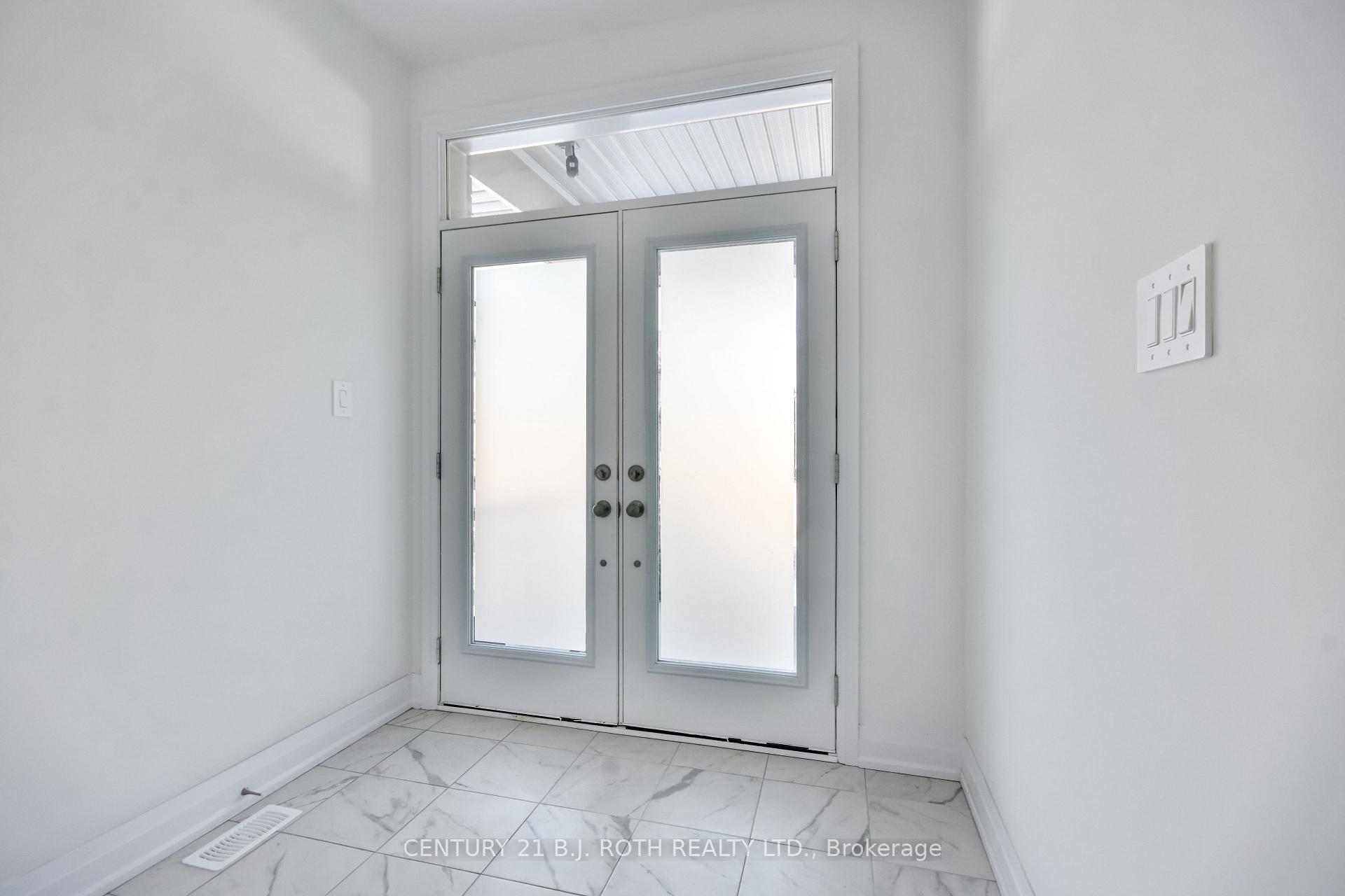 Photo 3 of 130 Franklin Trail, Barrie, Holly — HOMEH