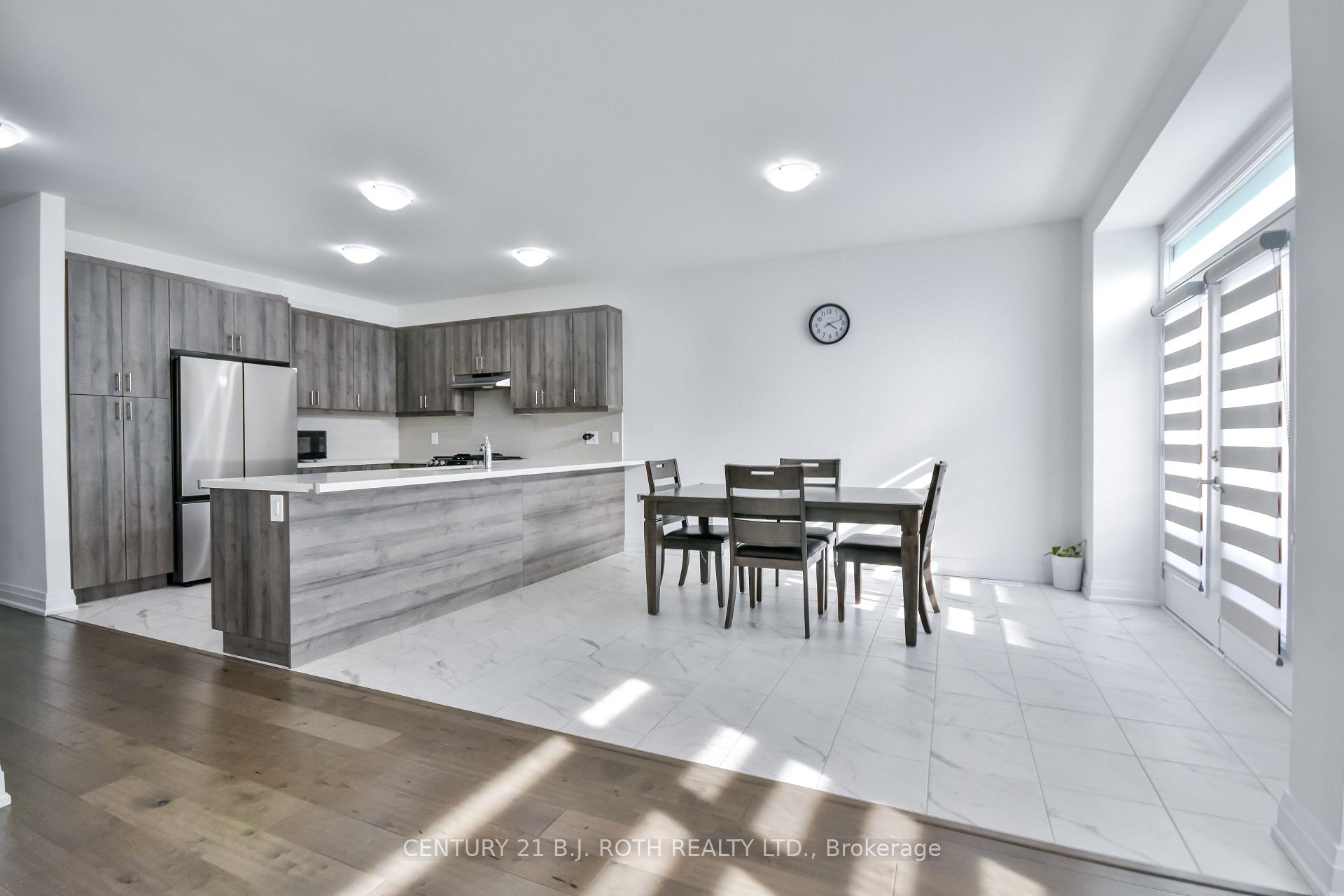 Photo 8 of 130 Franklin Trail, Barrie, Holly — HOMEH