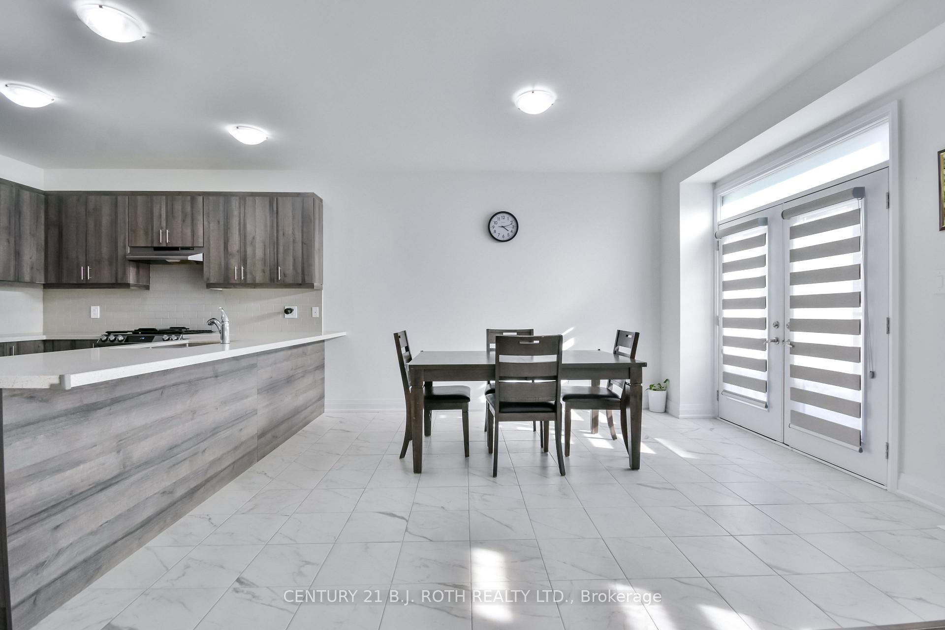 Photo 10 of 130 Franklin Trail, Barrie, Holly — HOMEH