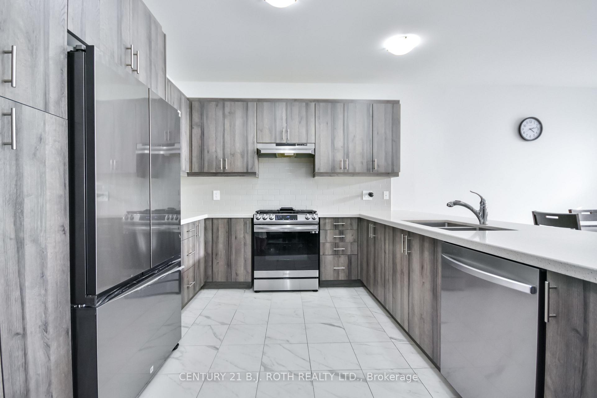Photo 11 of 130 Franklin Trail, Barrie, Holly — HOMEH