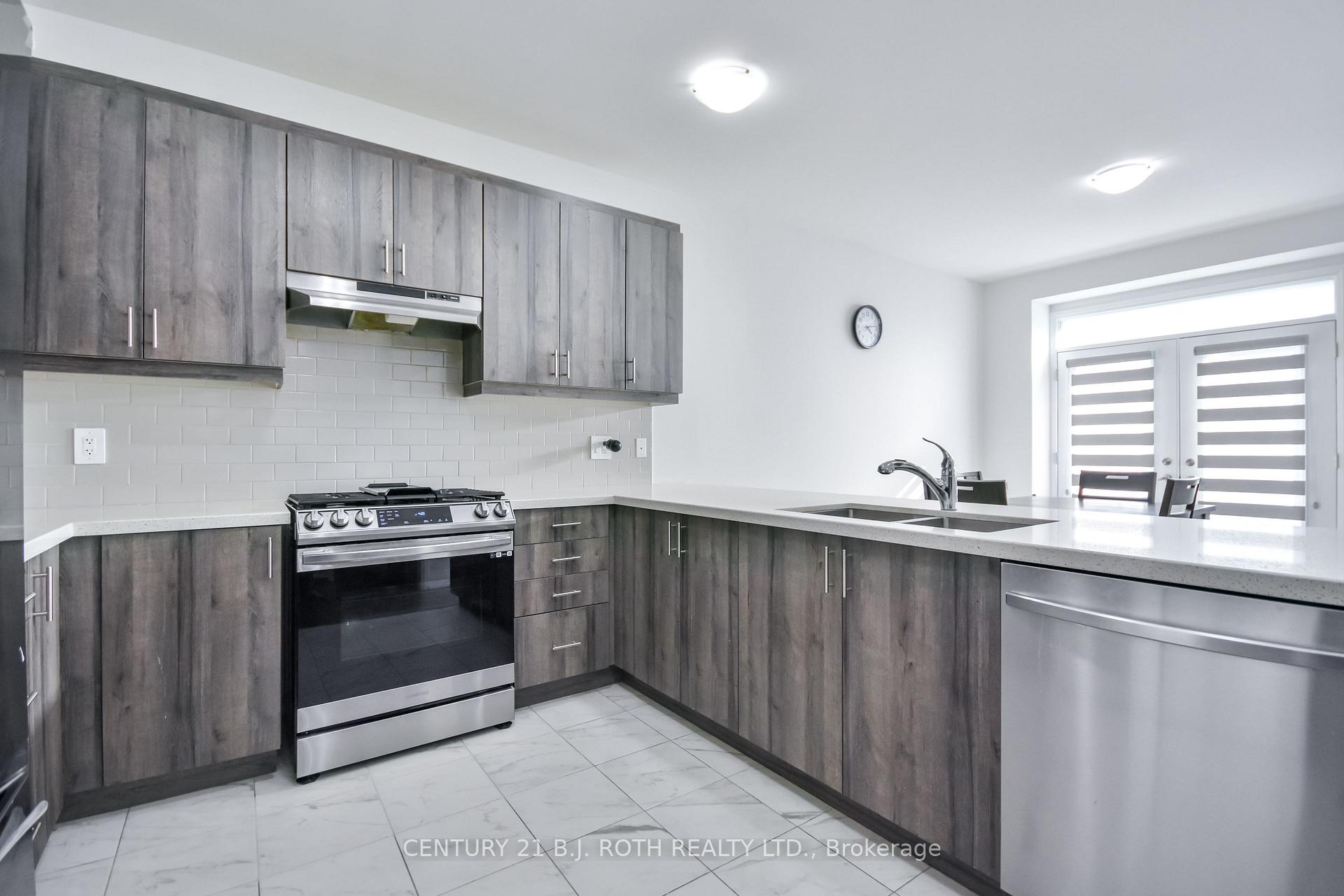 Photo 13 of 130 Franklin Trail, Barrie, Holly — HOMEH