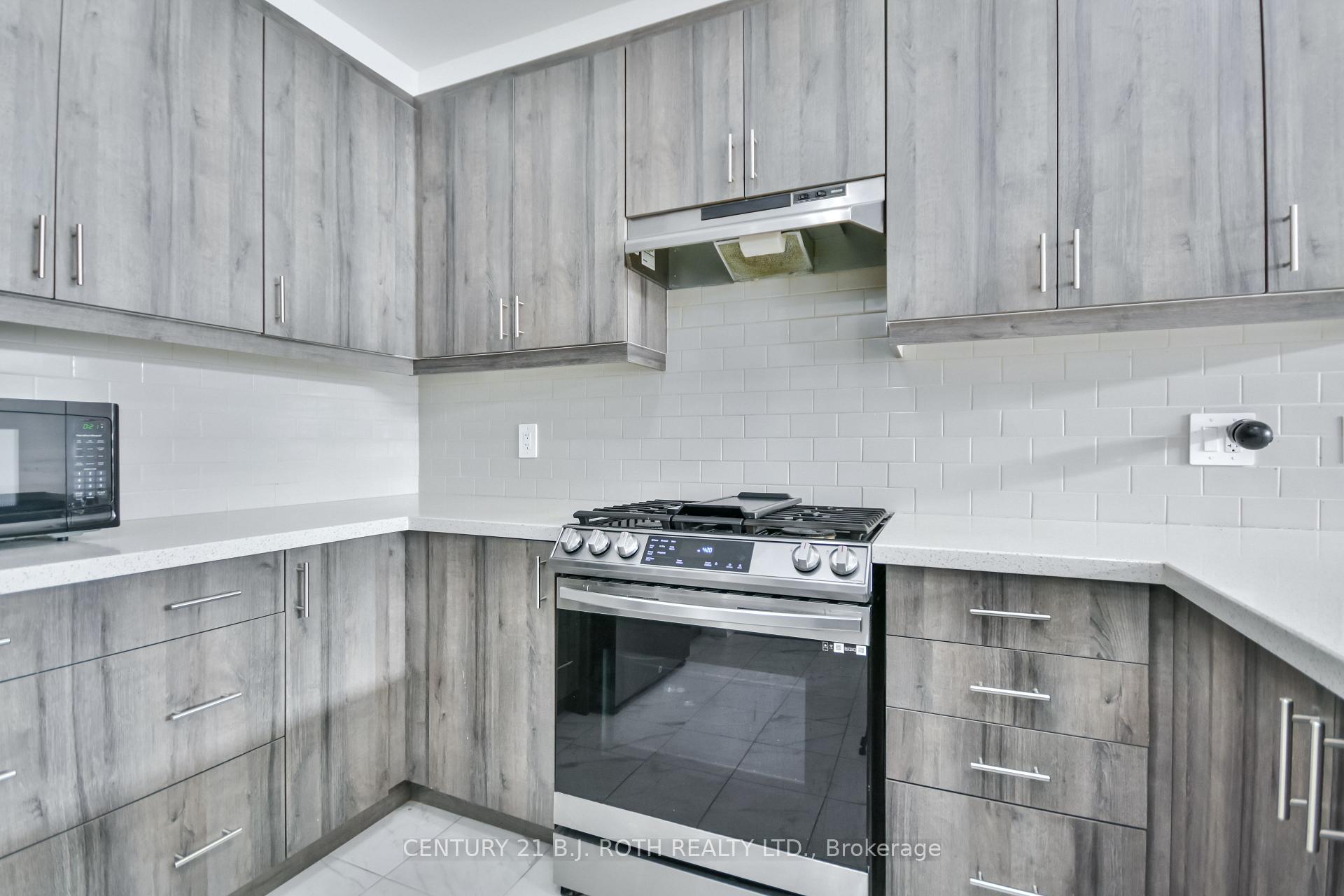 Photo 14 of 130 Franklin Trail, Barrie, Holly — HOMEH