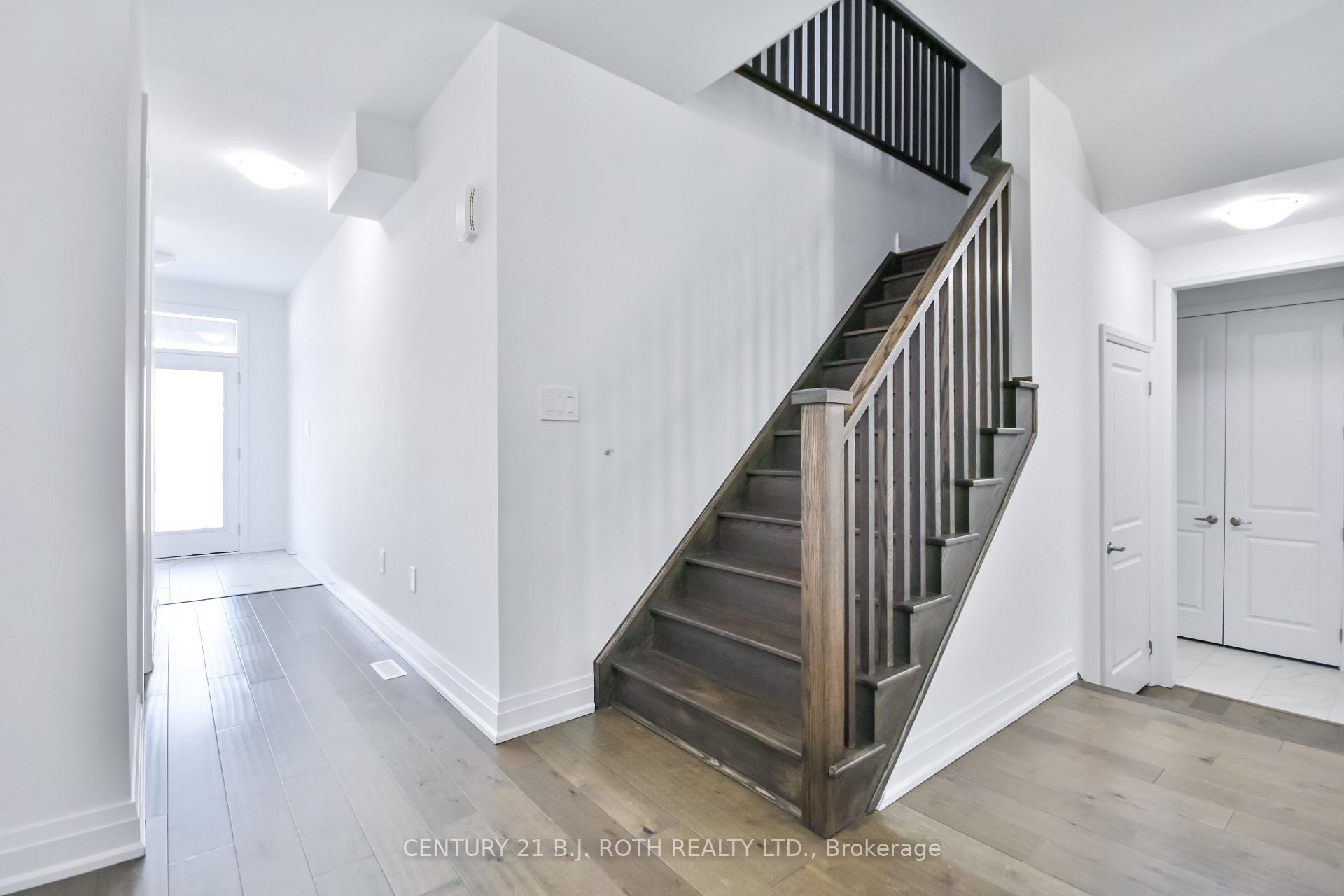 Photo 15 of 130 Franklin Trail, Barrie, Holly — HOMEH