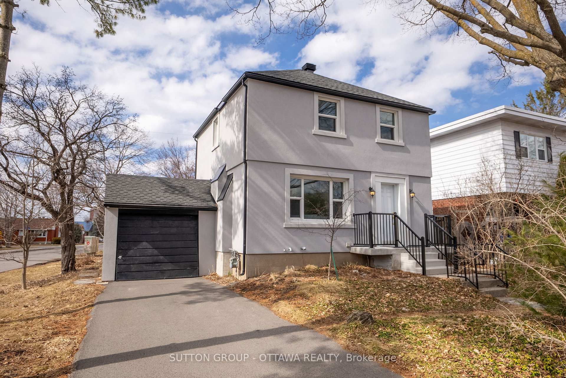 Front of 1371 Woodward Avenue SE