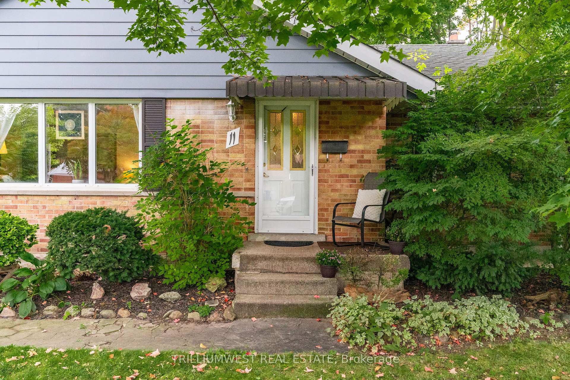 Photo 3 of 11 Cadillac Drive, Guelph, St. George's — HOMEH