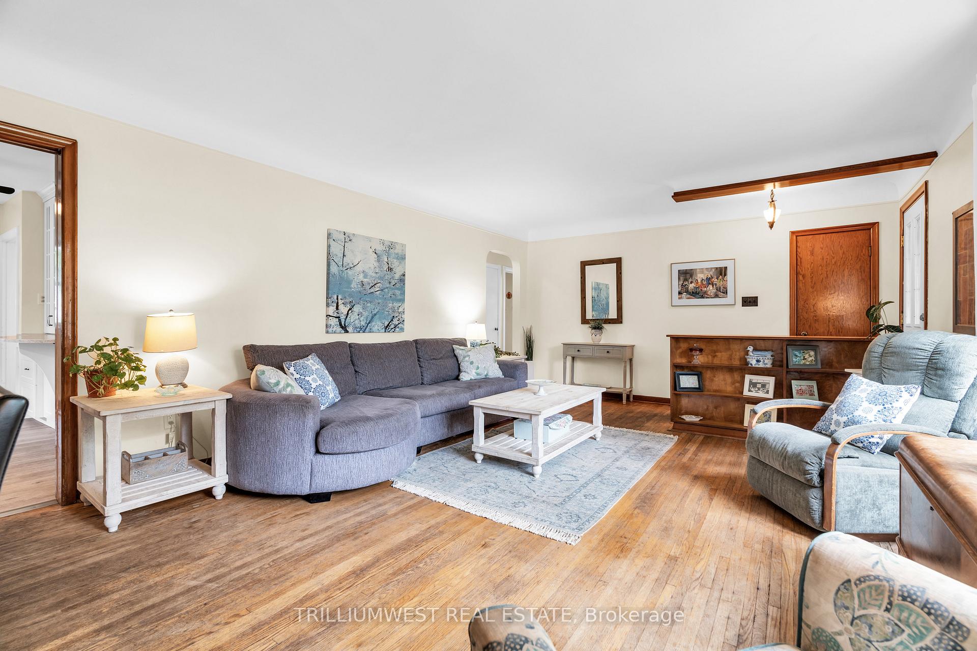 Photo 4 of 11 Cadillac Drive, Guelph, St. George's — HOMEH