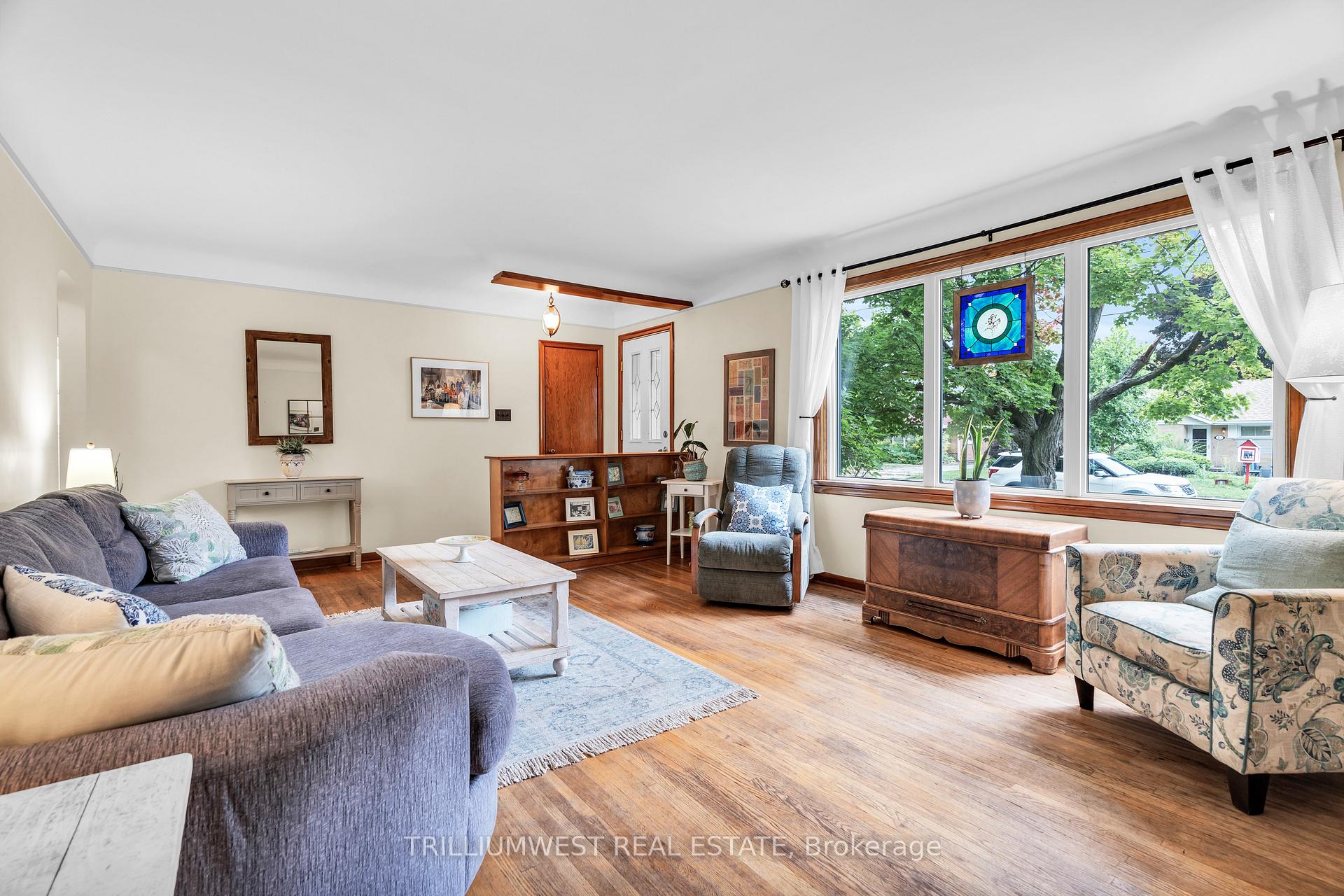 Photo 5 of 11 Cadillac Drive, Guelph, St. George's — HOMEH