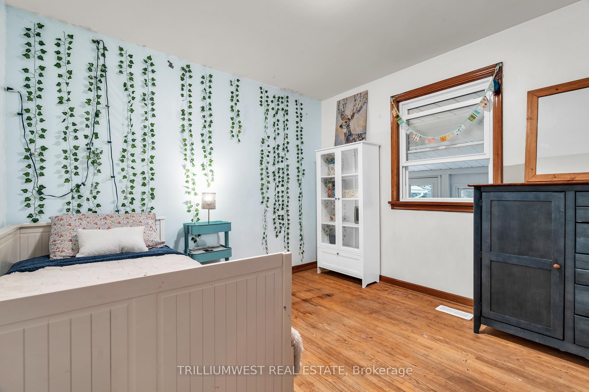 Photo 10 of 11 Cadillac Drive, Guelph, St. George's — HOMEH