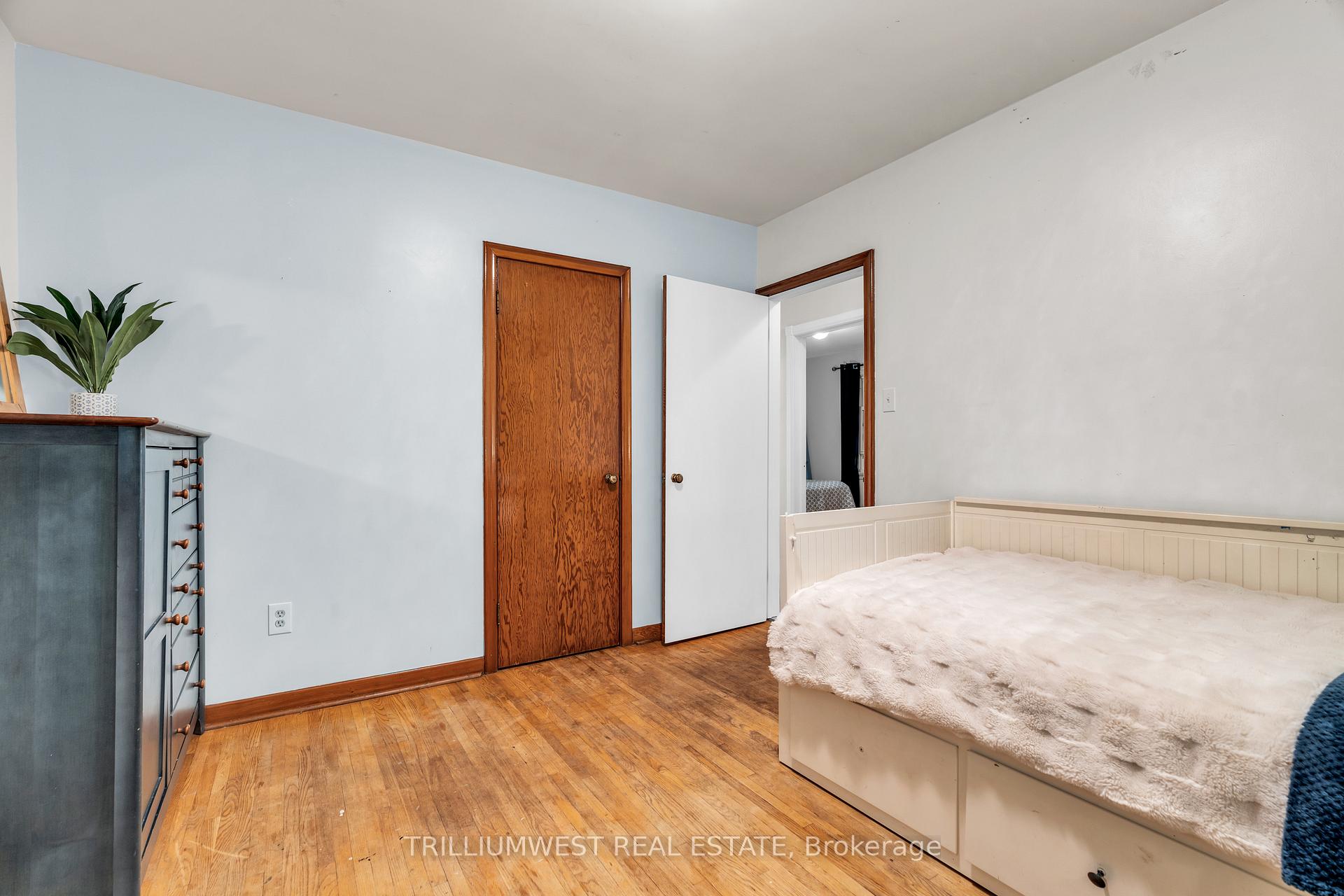 Photo 11 of 11 Cadillac Drive, Guelph, St. George's — HOMEH