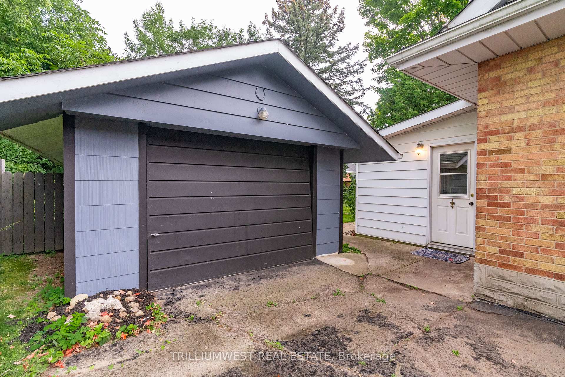 Photo 31 of 11 Cadillac Drive, Guelph, St. George's — HOMEH