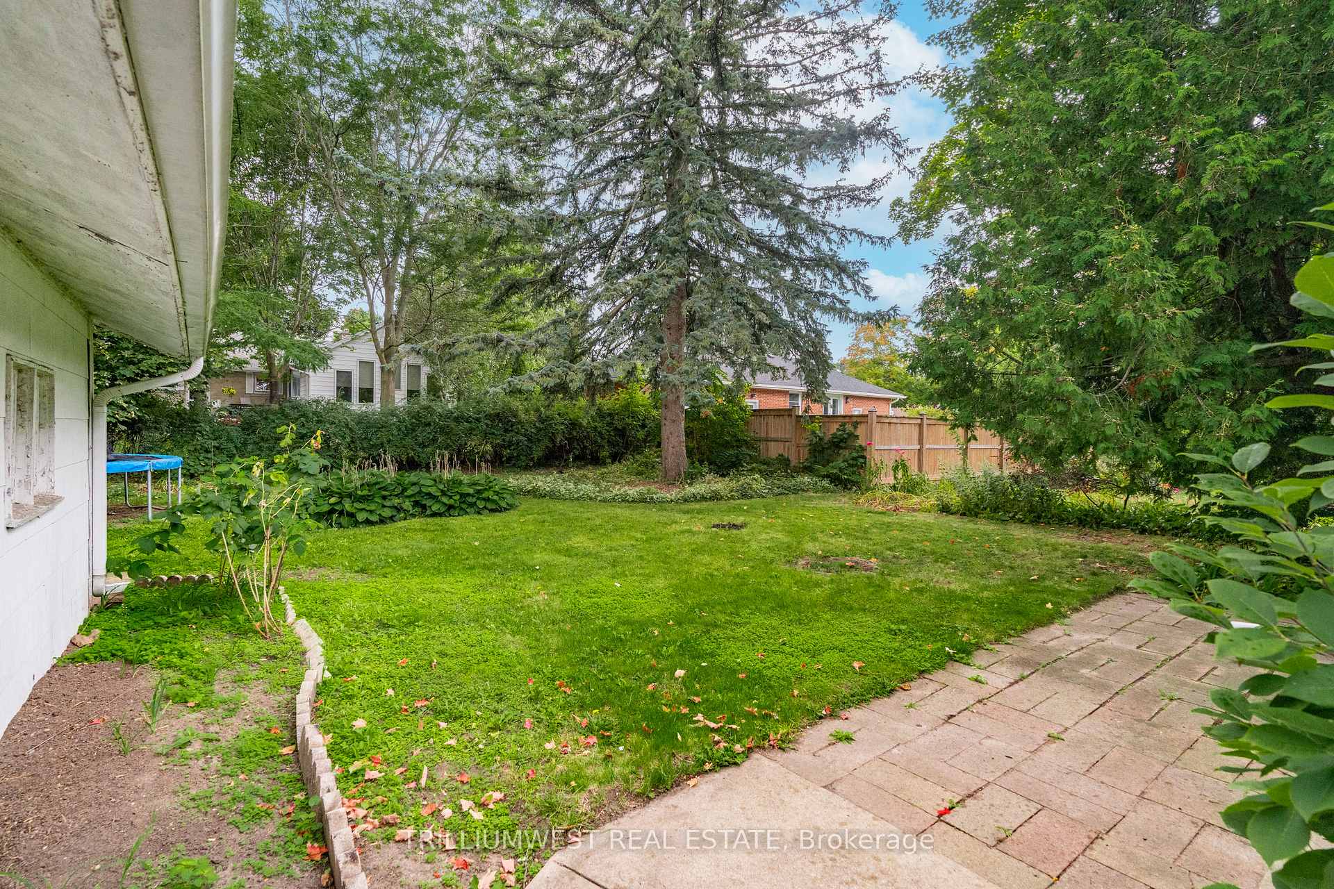 Photo 32 of 11 Cadillac Drive, Guelph, St. George's — HOMEH