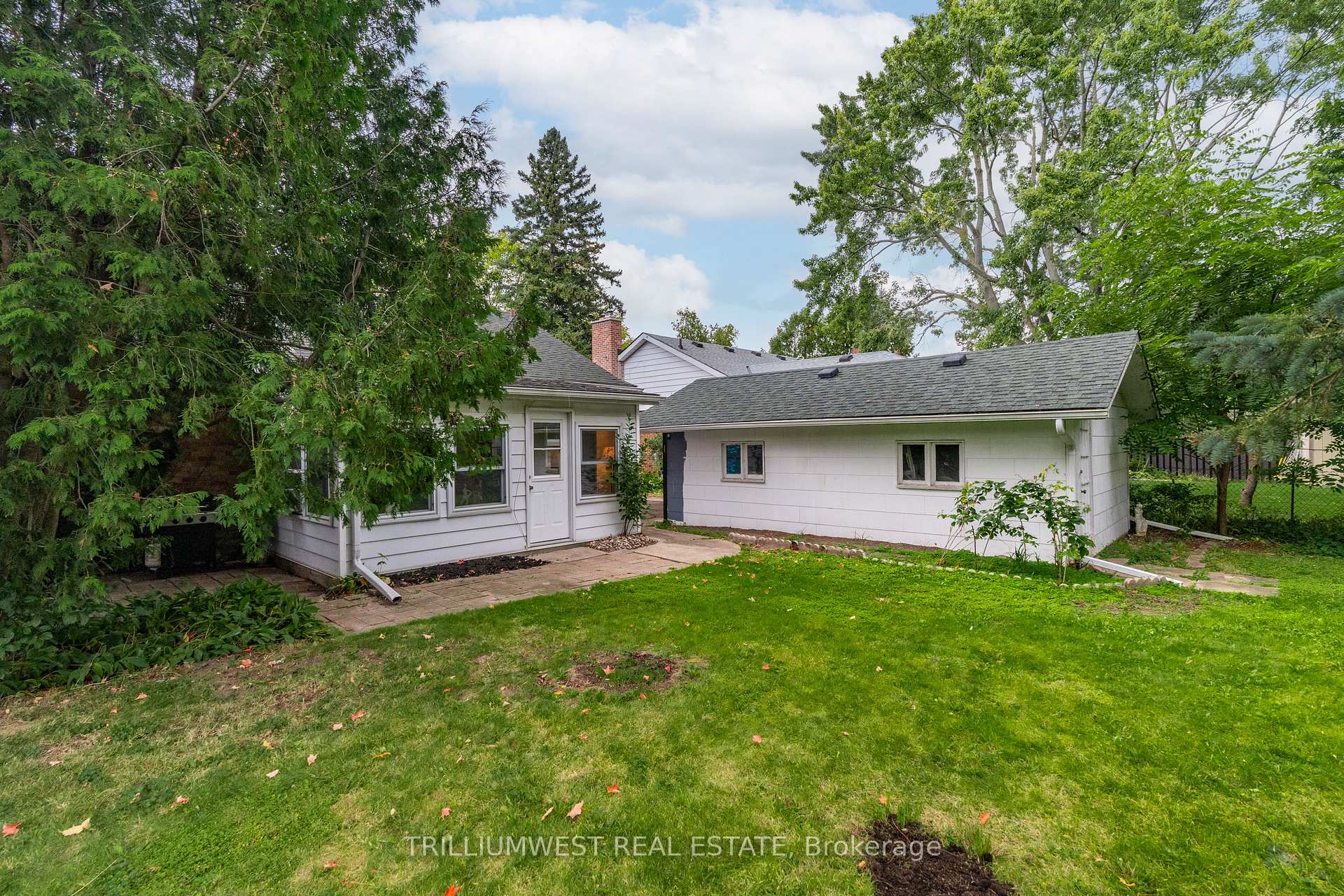 Photo 34 of 11 Cadillac Drive, Guelph, St. George's — HOMEH