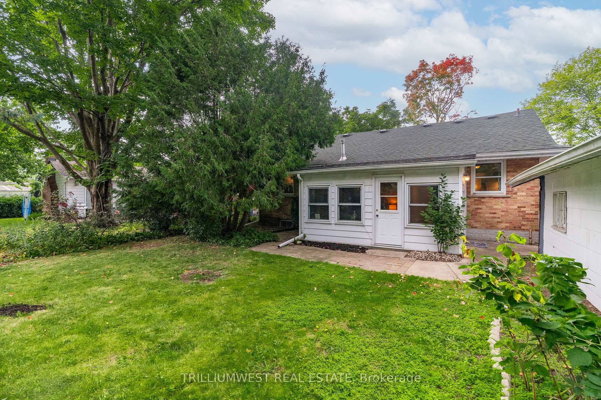 Photo 35 of 11 Cadillac Drive, Guelph, St. George's — HOMEH