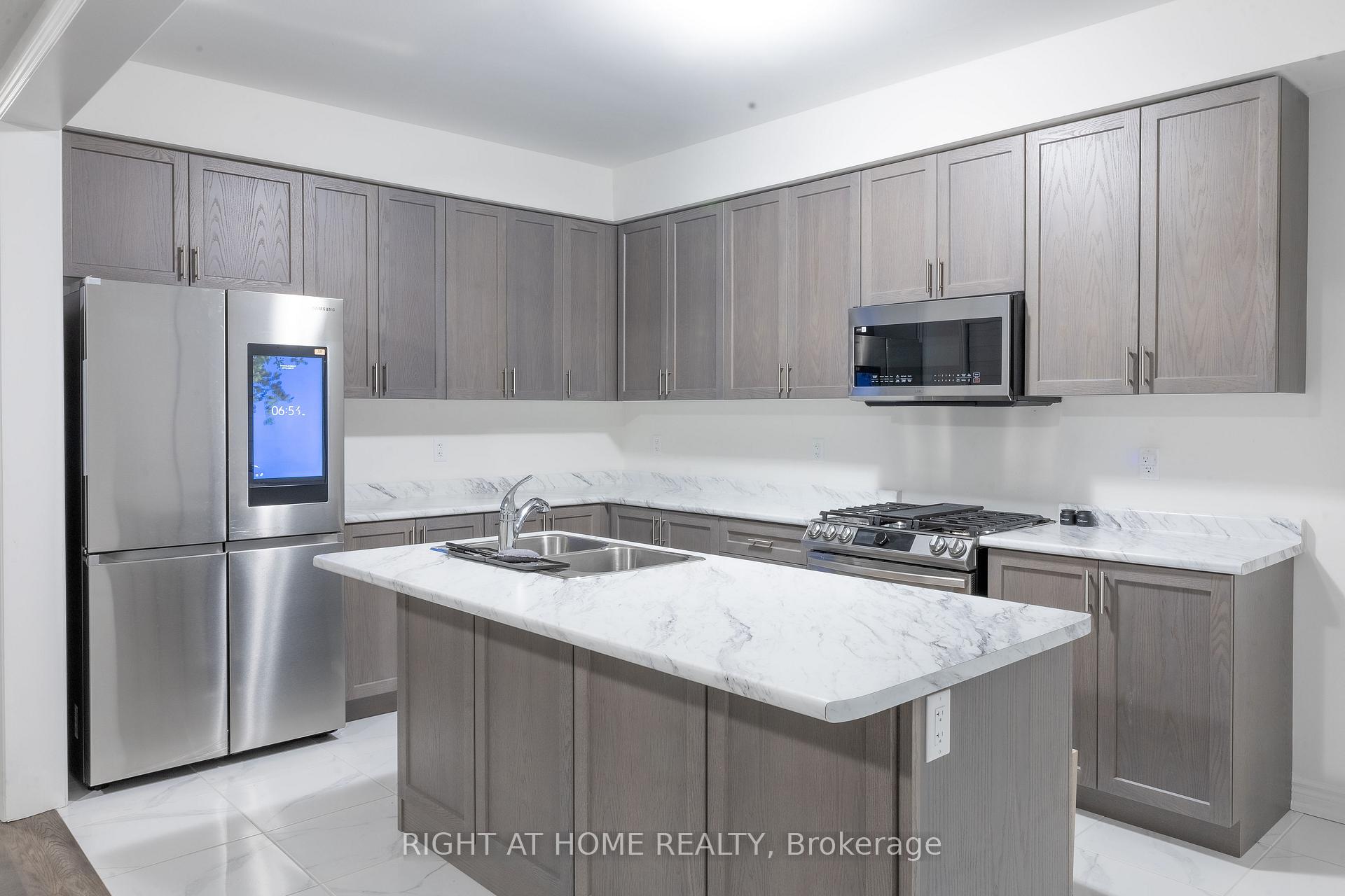 Photo 4 of 28 Bannister Road, Barrie, Rural Barrie Southeast — HOMEH