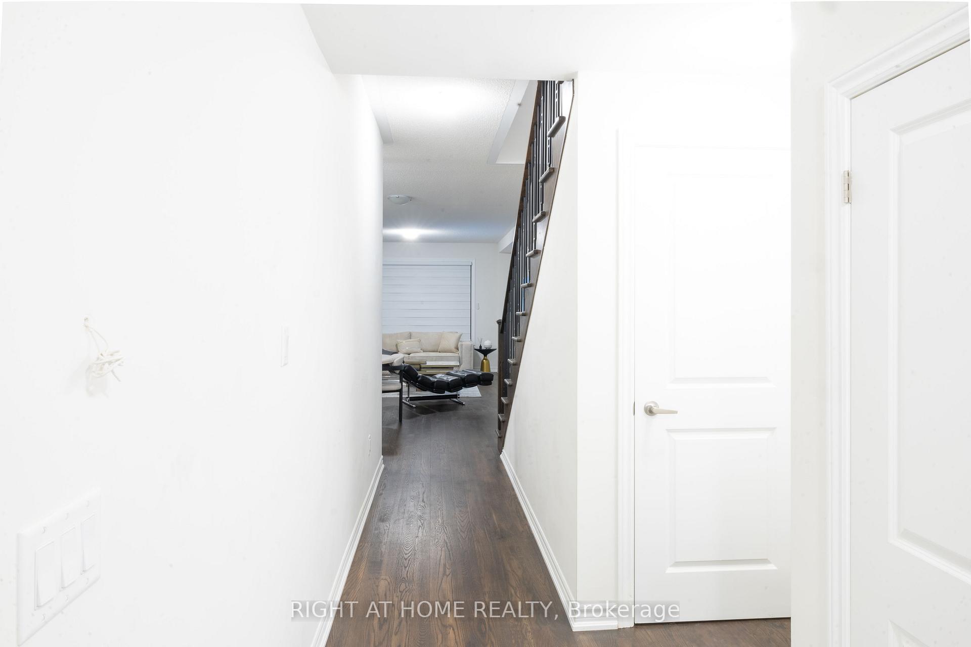 Photo 5 of 28 Bannister Road, Barrie, Rural Barrie Southeast — HOMEH