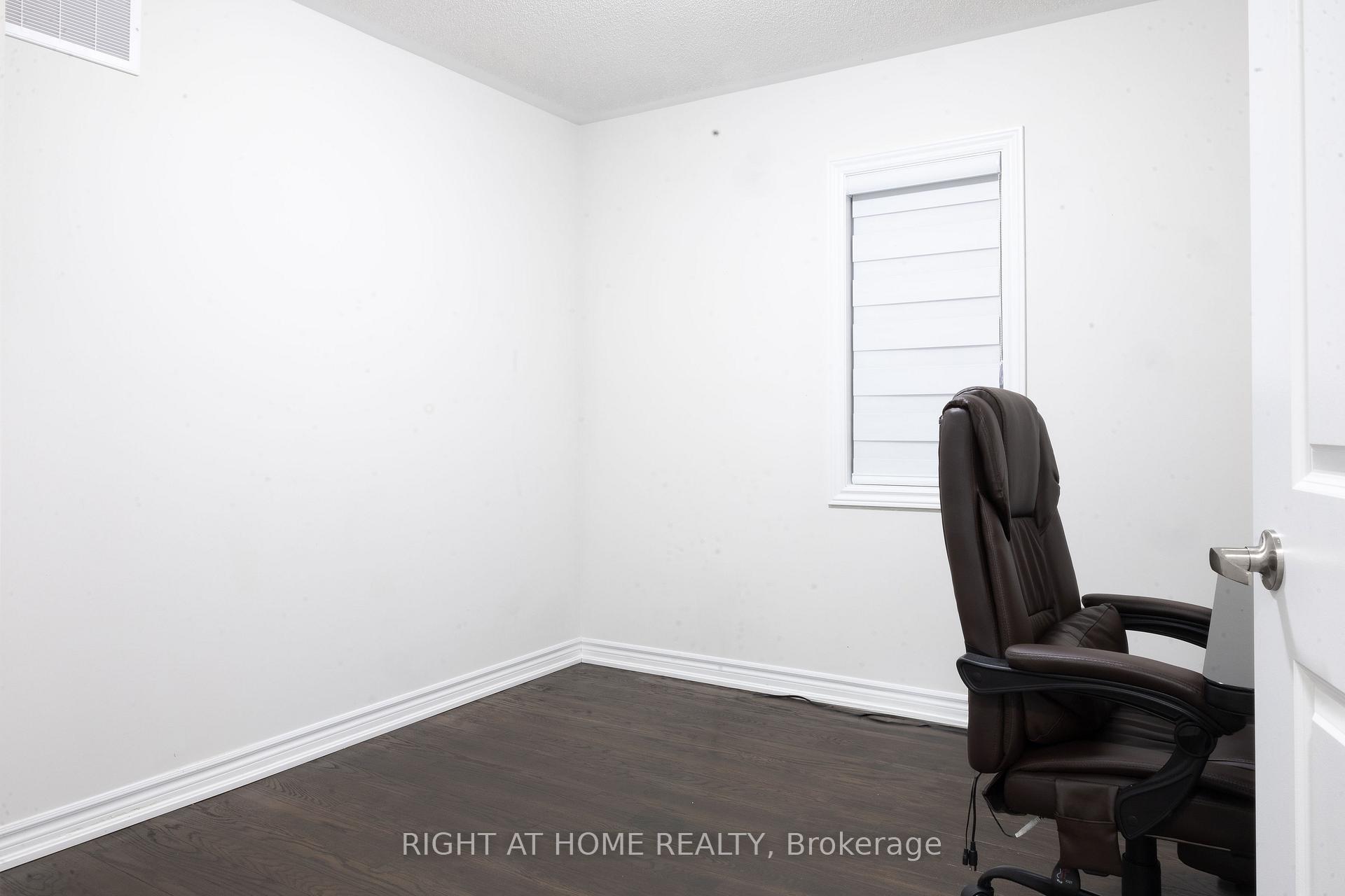 Photo 12 of 28 Bannister Road, Barrie, Rural Barrie Southeast — HOMEH