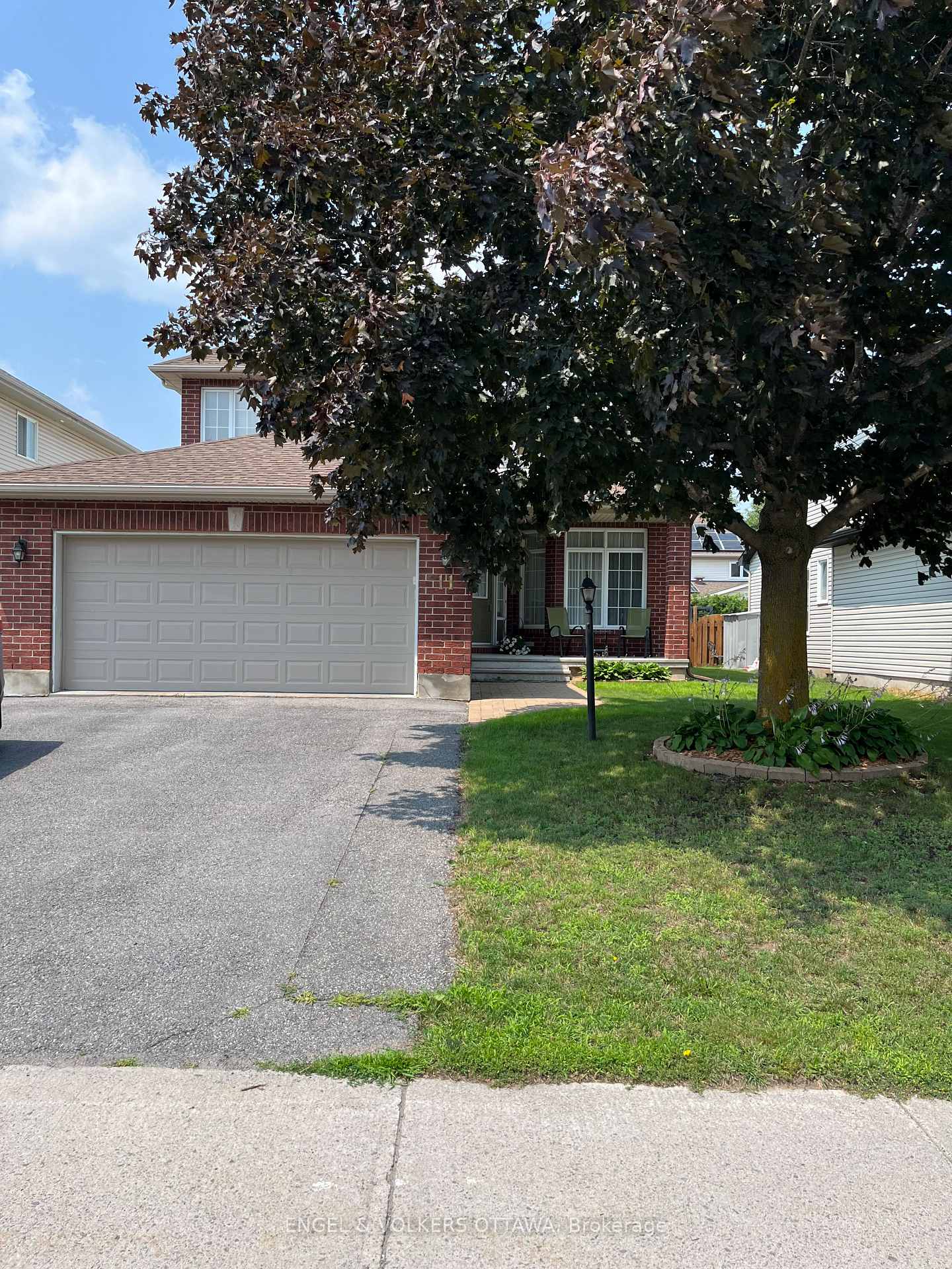 Photo 3 of 11 Dylan Way, Ottawa, Barrhaven East — HOMEH