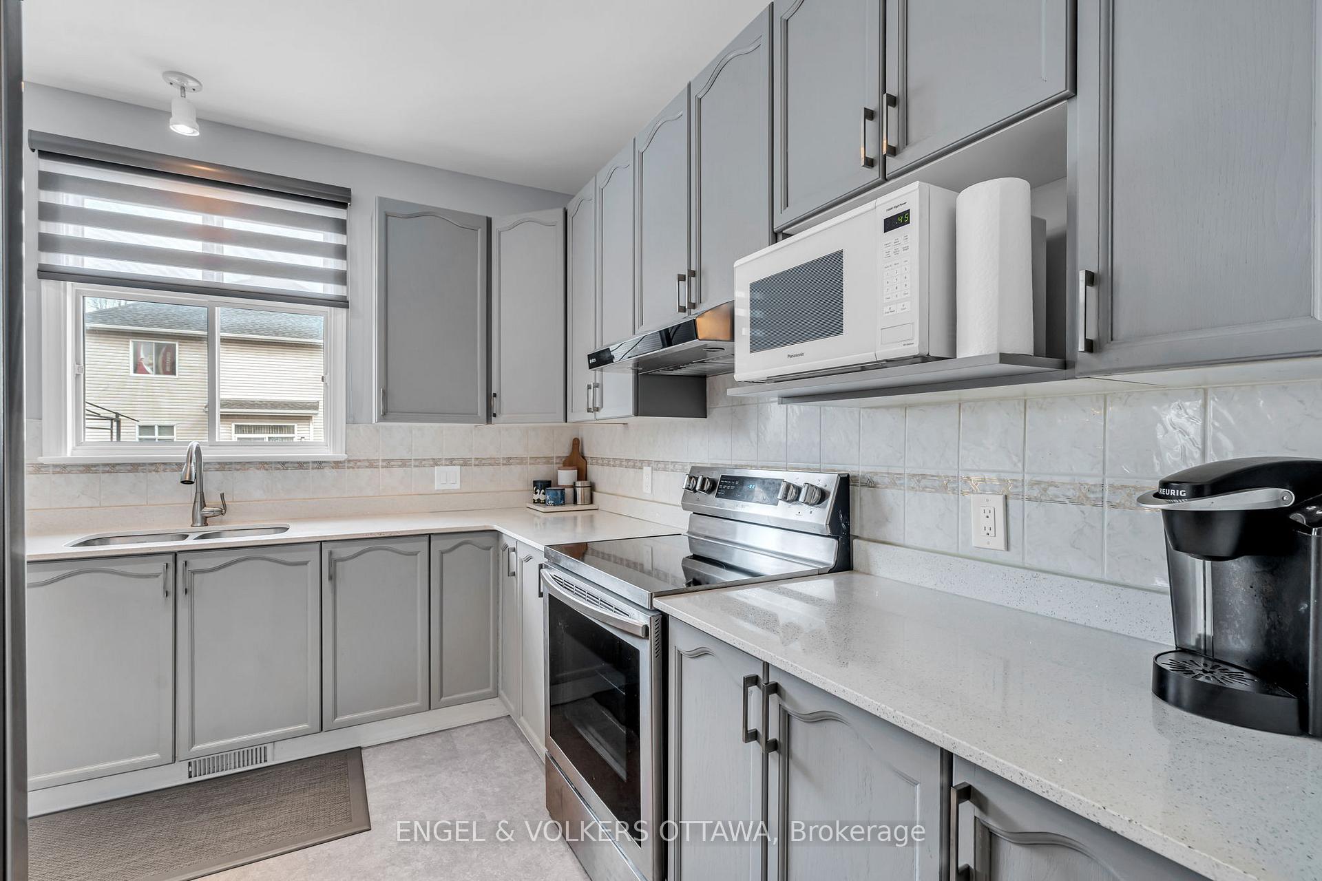 Photo 12 of 11 Dylan Way, Ottawa, Barrhaven East — HOMEH