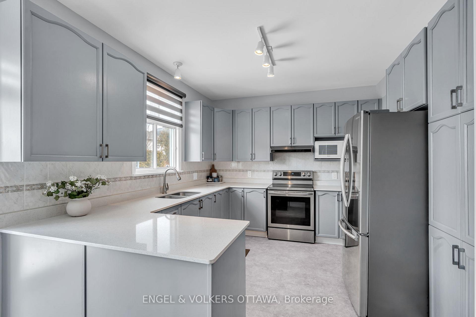 Photo 14 of 11 Dylan Way, Ottawa, Barrhaven East — HOMEH