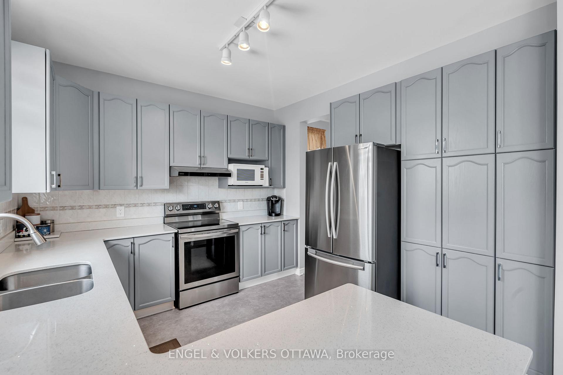Photo 15 of 11 Dylan Way, Ottawa, Barrhaven East — HOMEH