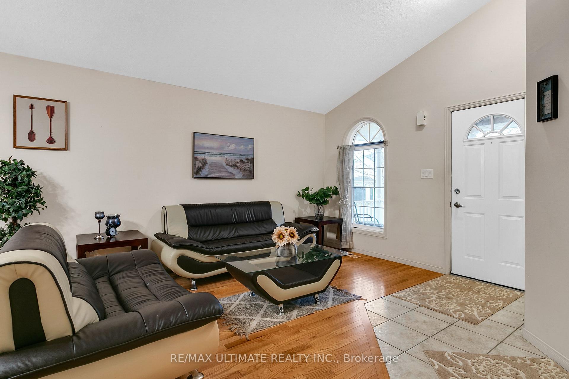 Photo 4 of 209 Deerpath Drive, Guelph, Willow West/Sugarbush/West Acres — HOMEH