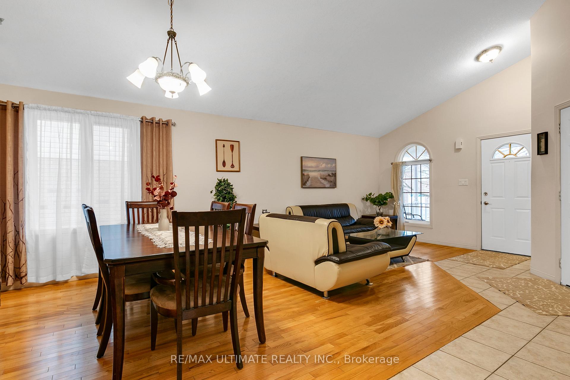 Photo 7 of 209 Deerpath Drive, Guelph, Willow West/Sugarbush/West Acres — HOMEH