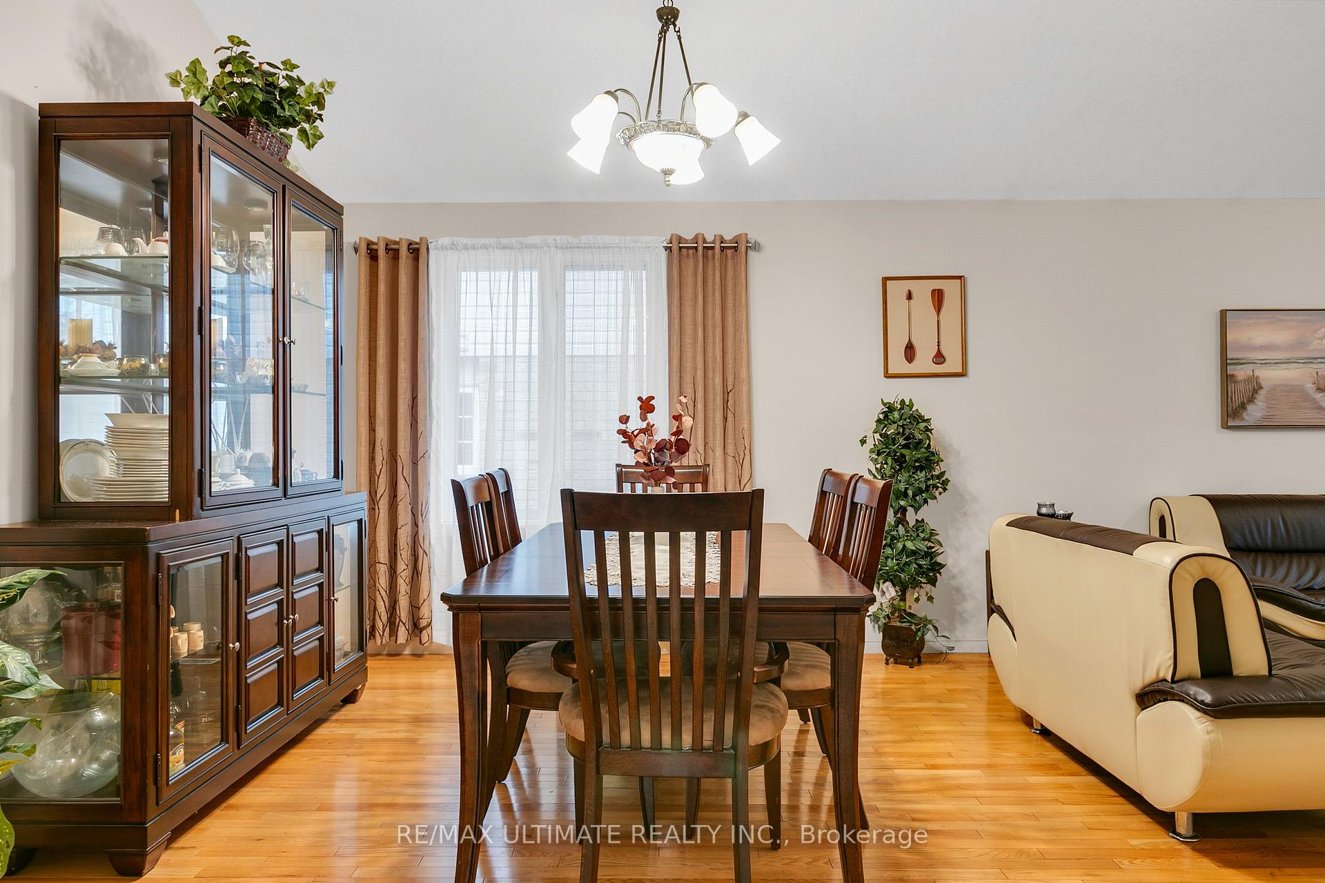 Photo 8 of 209 Deerpath Drive, Guelph, Willow West/Sugarbush/West Acres — HOMEH