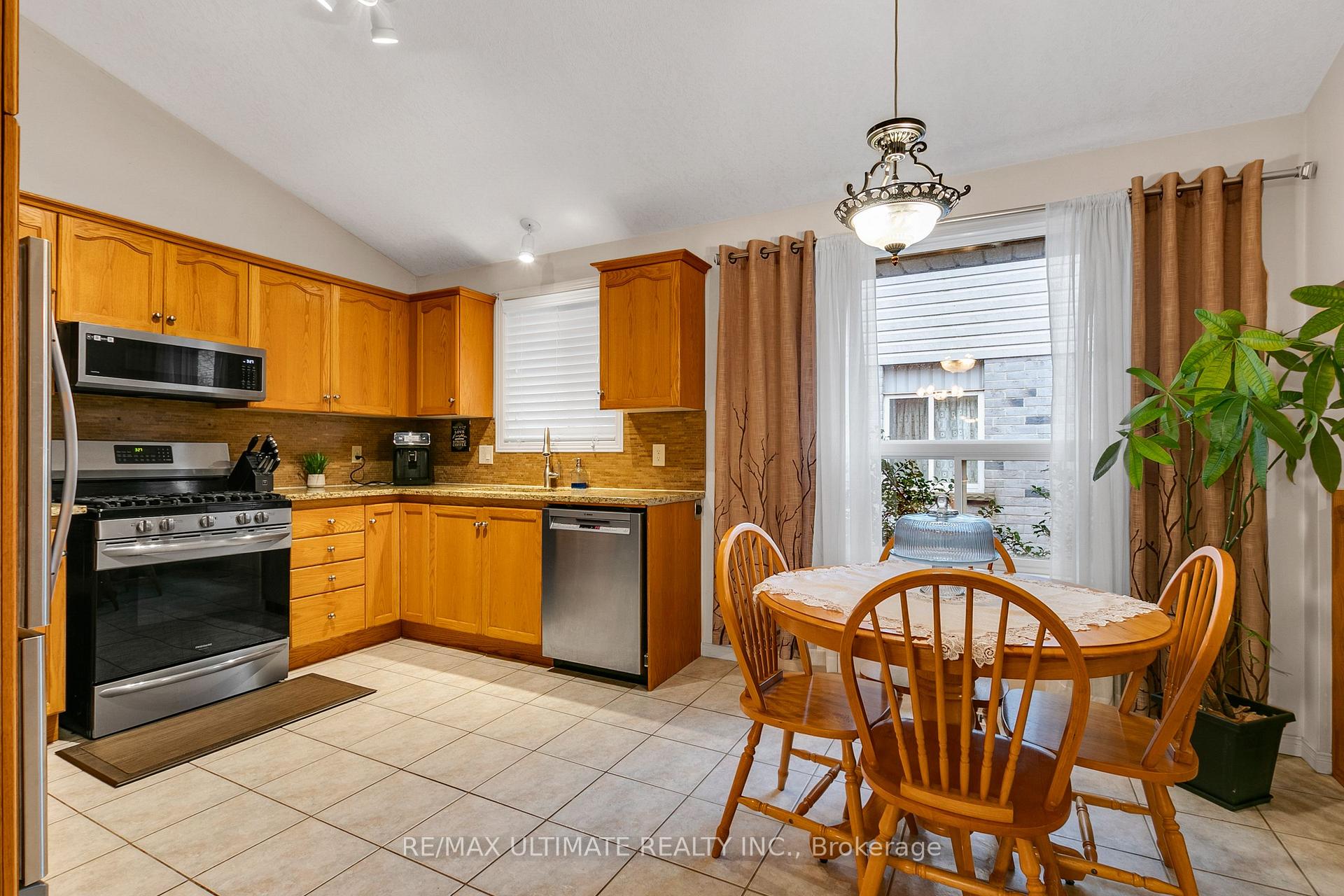 Photo 9 of 209 Deerpath Drive, Guelph, Willow West/Sugarbush/West Acres — HOMEH
