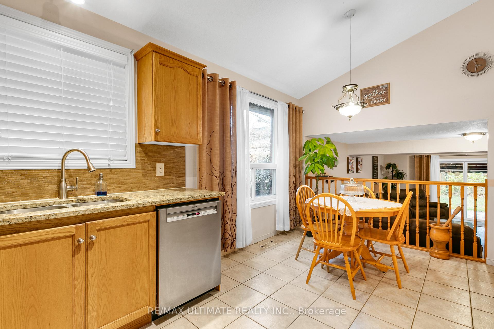 Photo 11 of 209 Deerpath Drive, Guelph, Willow West/Sugarbush/West Acres — HOMEH