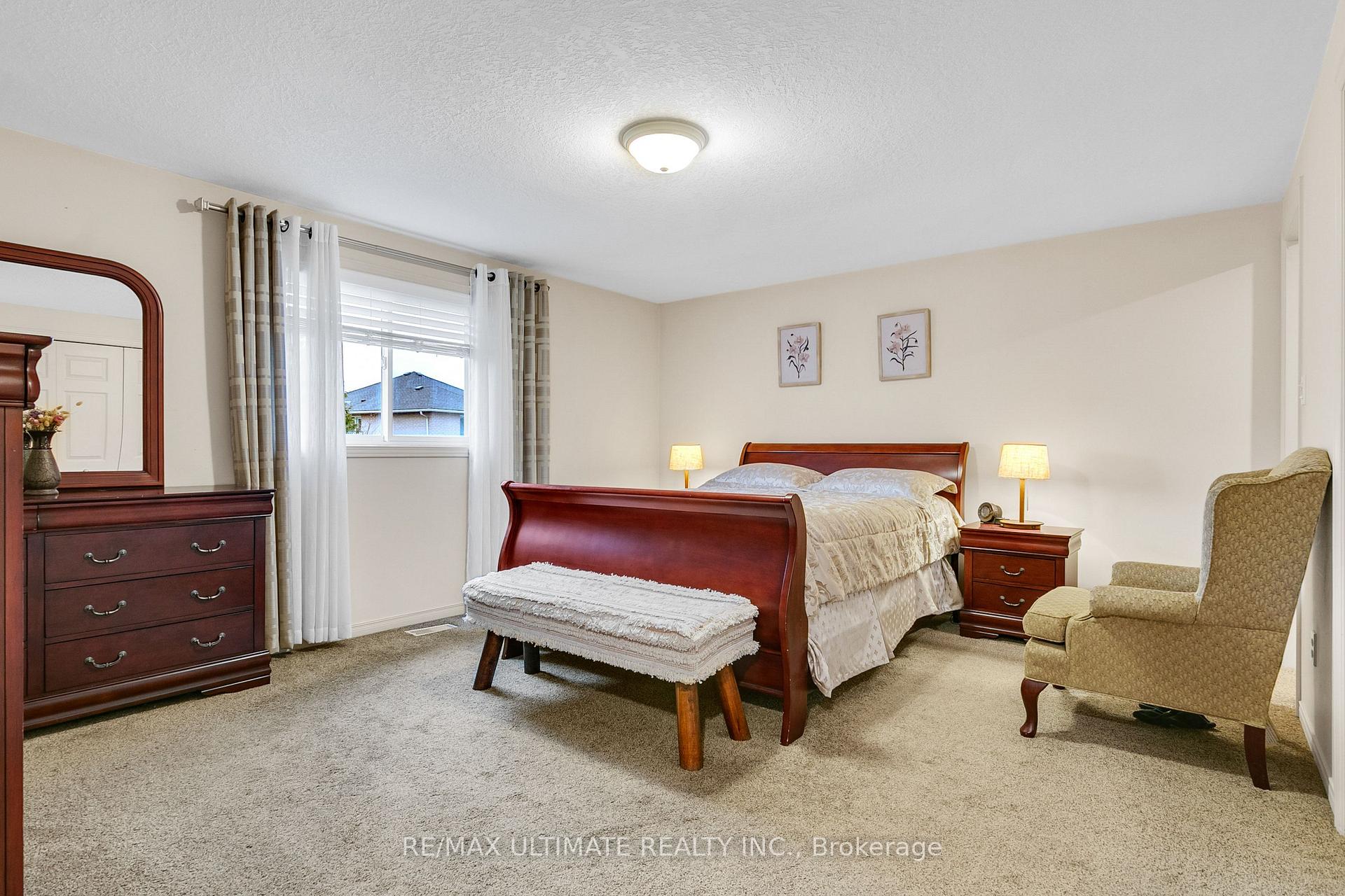Photo 13 of 209 Deerpath Drive, Guelph, Willow West/Sugarbush/West Acres — HOMEH