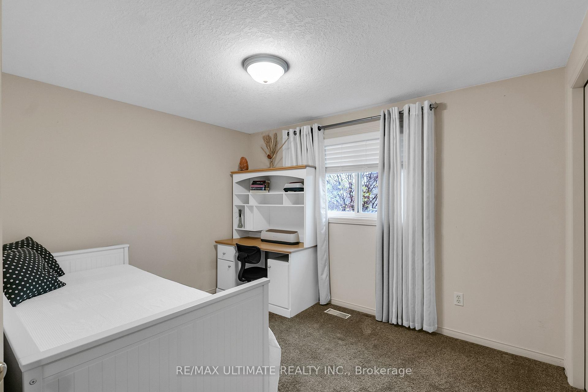 Photo 18 of 209 Deerpath Drive, Guelph, Willow West/Sugarbush/West Acres — HOMEH