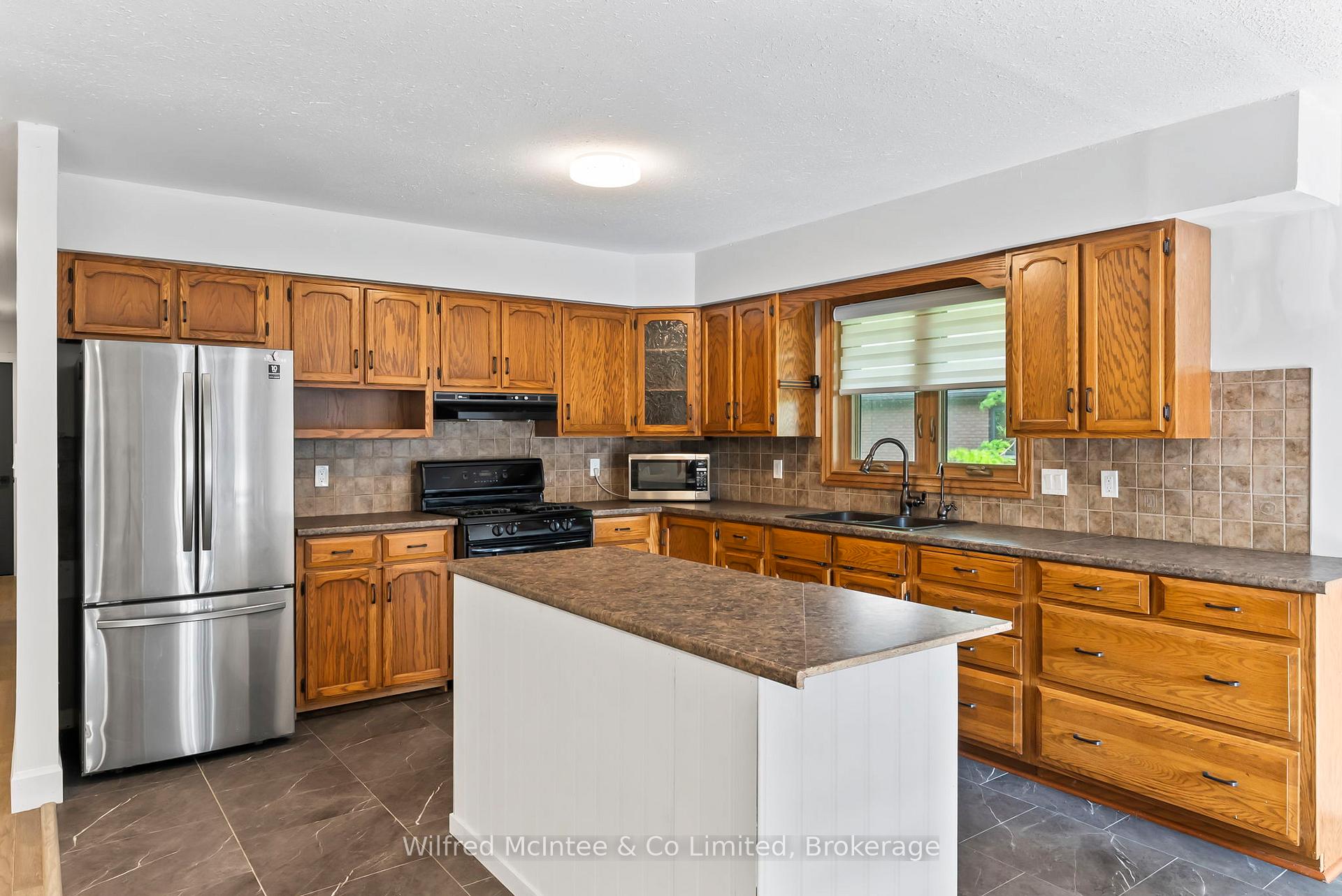 Photo 16 of 22 Geeson Avenue, Brockton — HOMEH