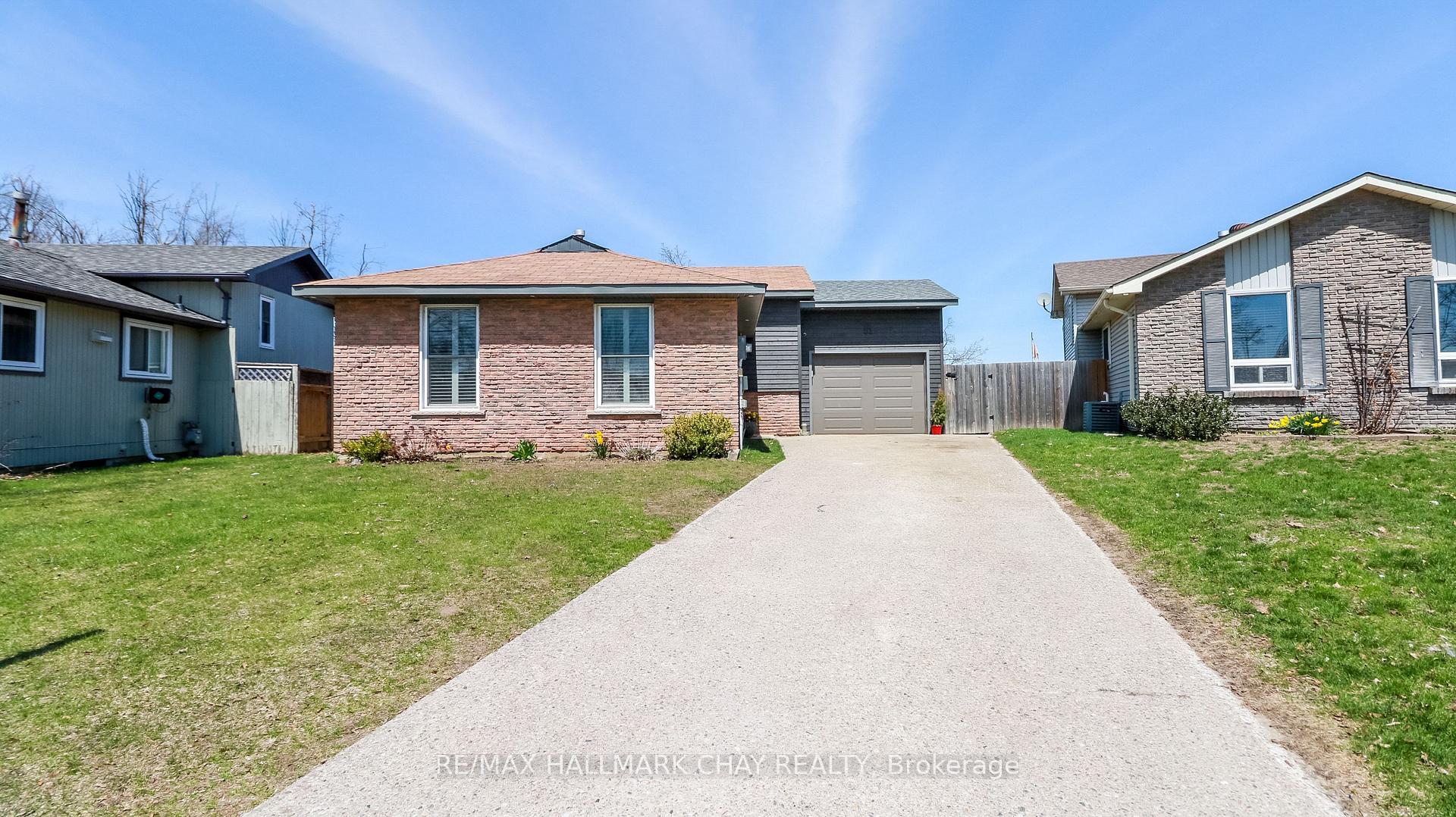 Photo 1 of 51 Christie Crescent, Barrie, Letitia Heights — HOMEH