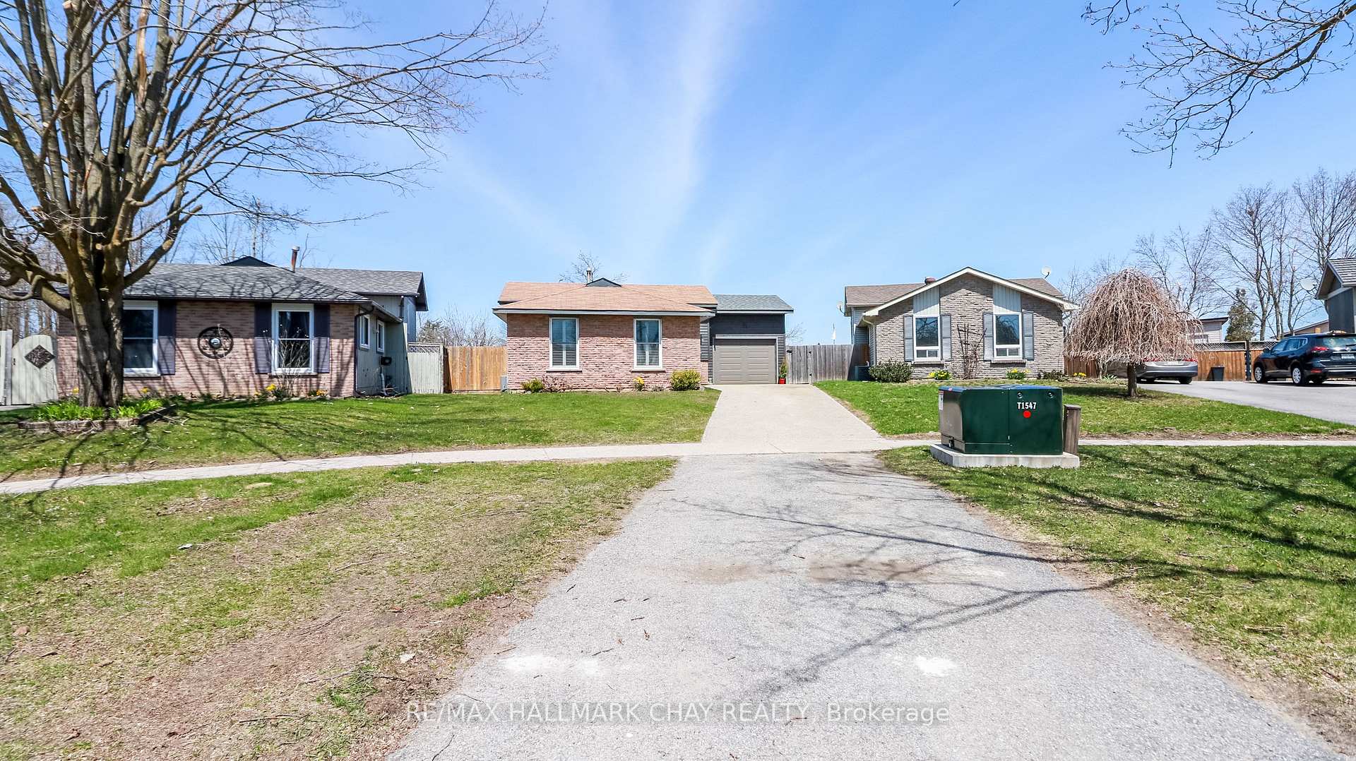 Photo 4 of 51 Christie Crescent, Barrie, Letitia Heights — HOMEH