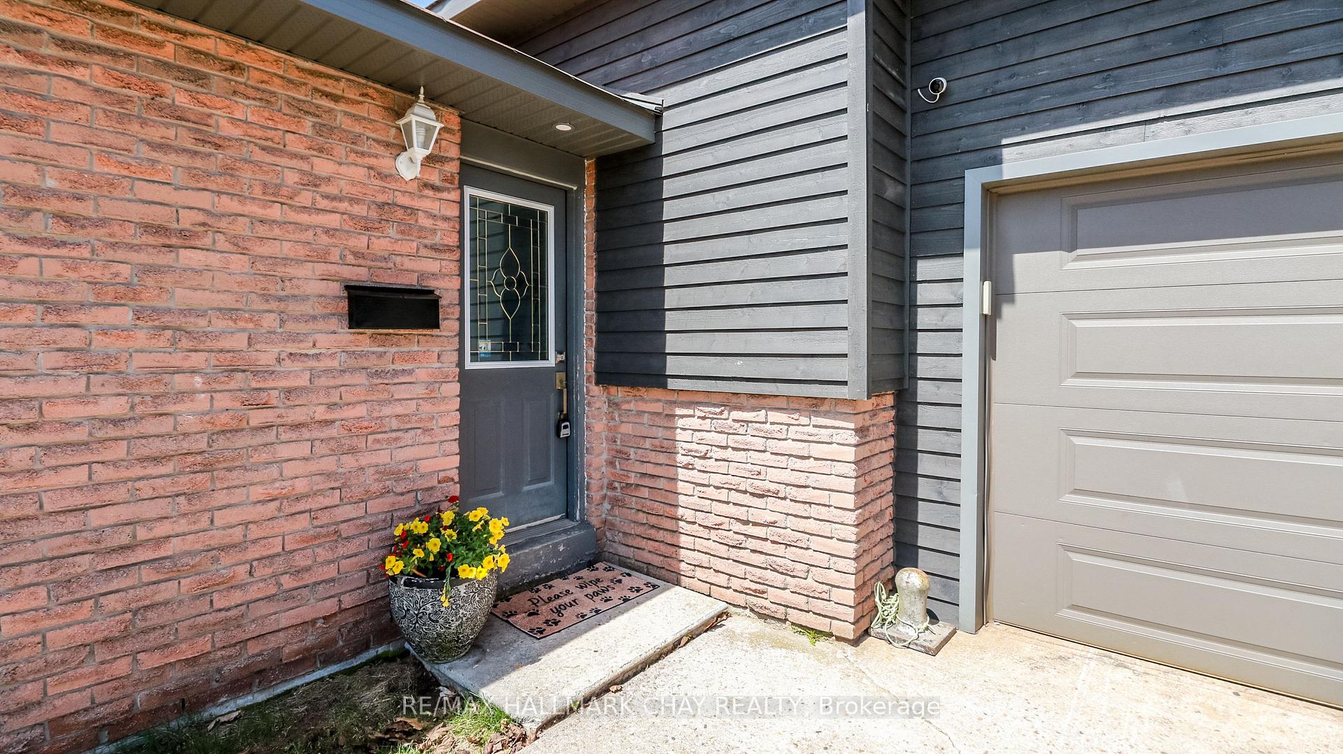 Photo 6 of 51 Christie Crescent, Barrie, Letitia Heights — HOMEH